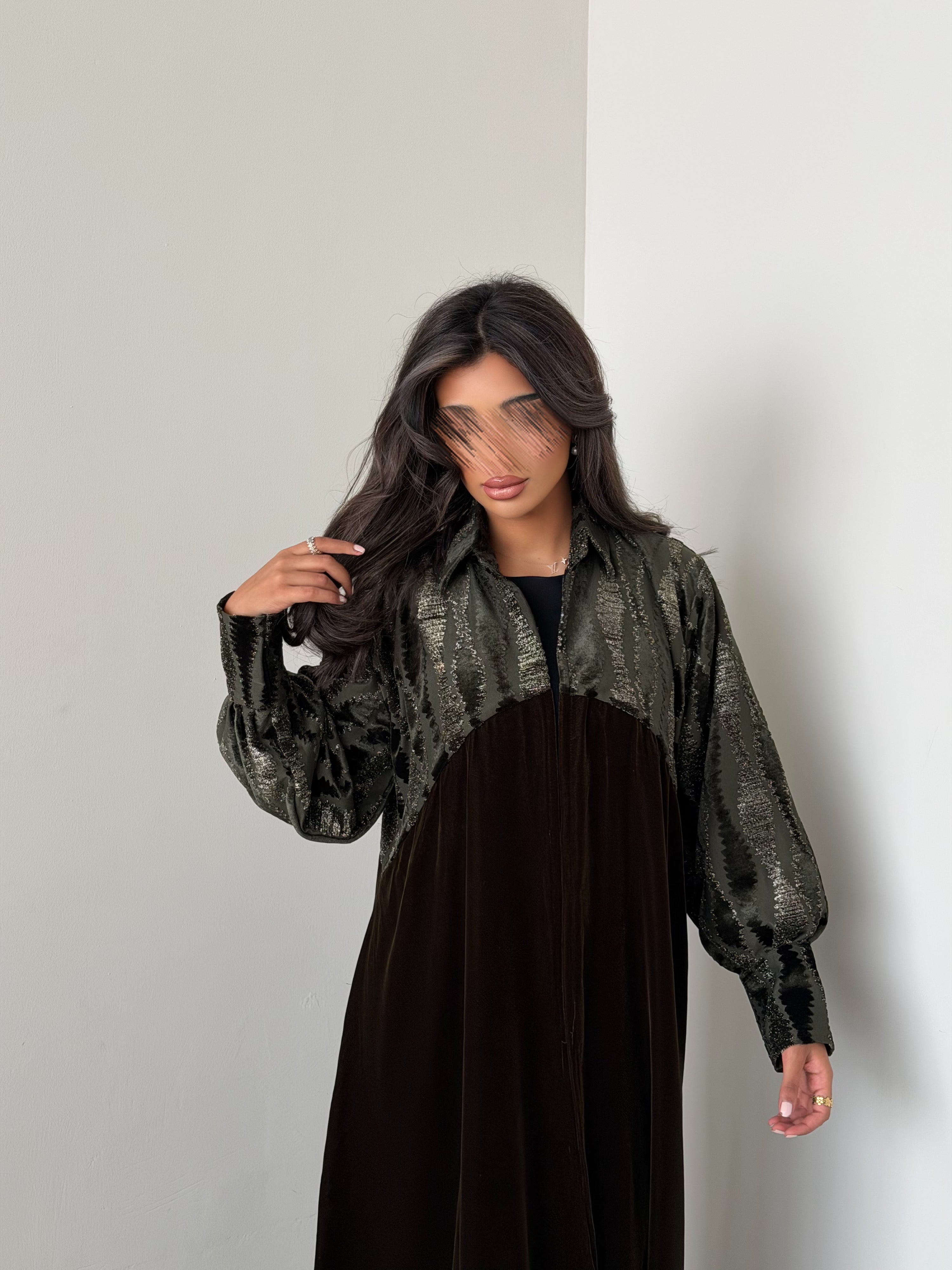 MW645 - Light Crepe Standing with Jacquard Half-Cloche