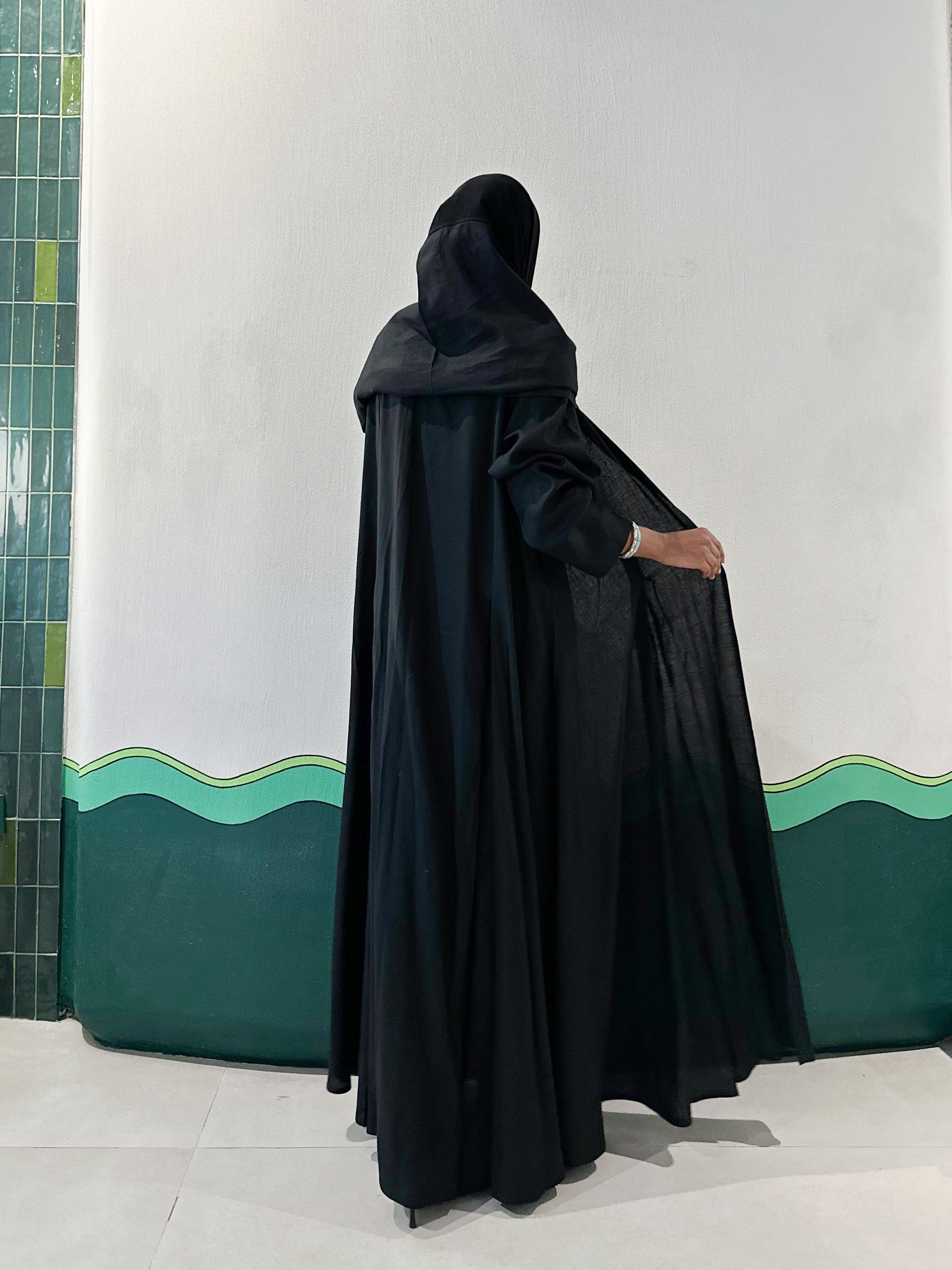 MWT399 - عبايه لنن اسود كسرات