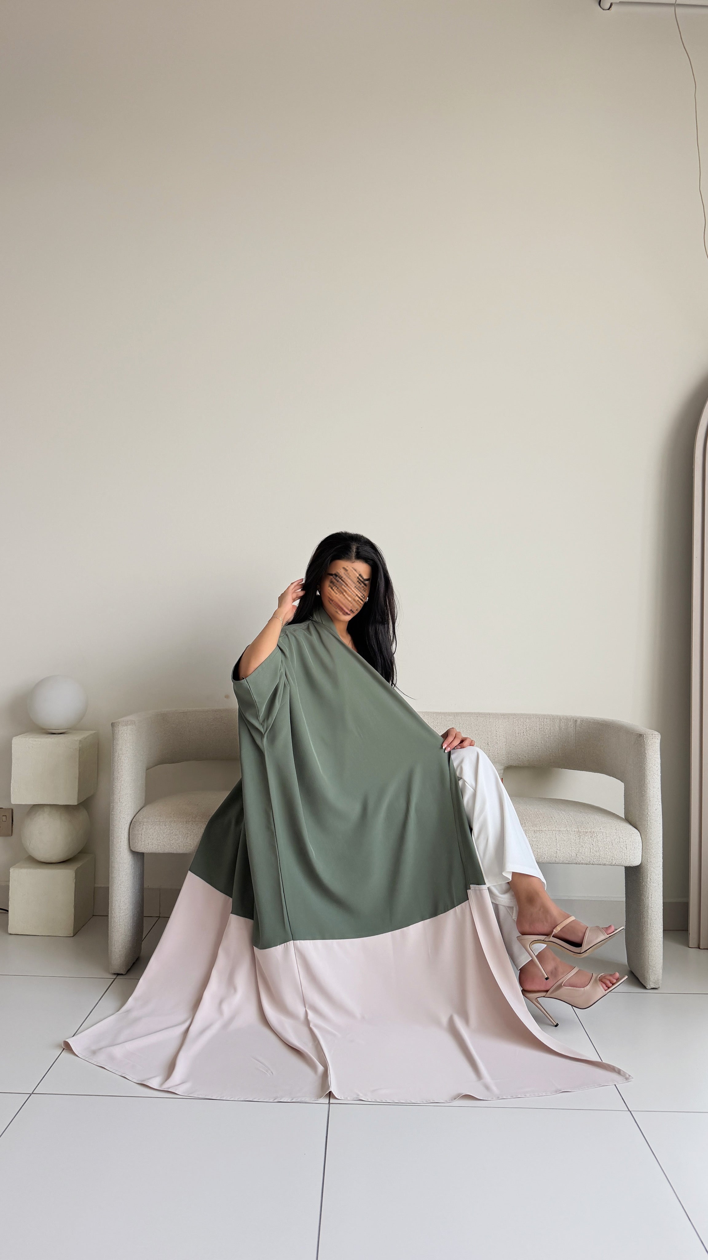 MW2166 - عبايه كريب مع اضافه لونين راقي وحصري - Aya