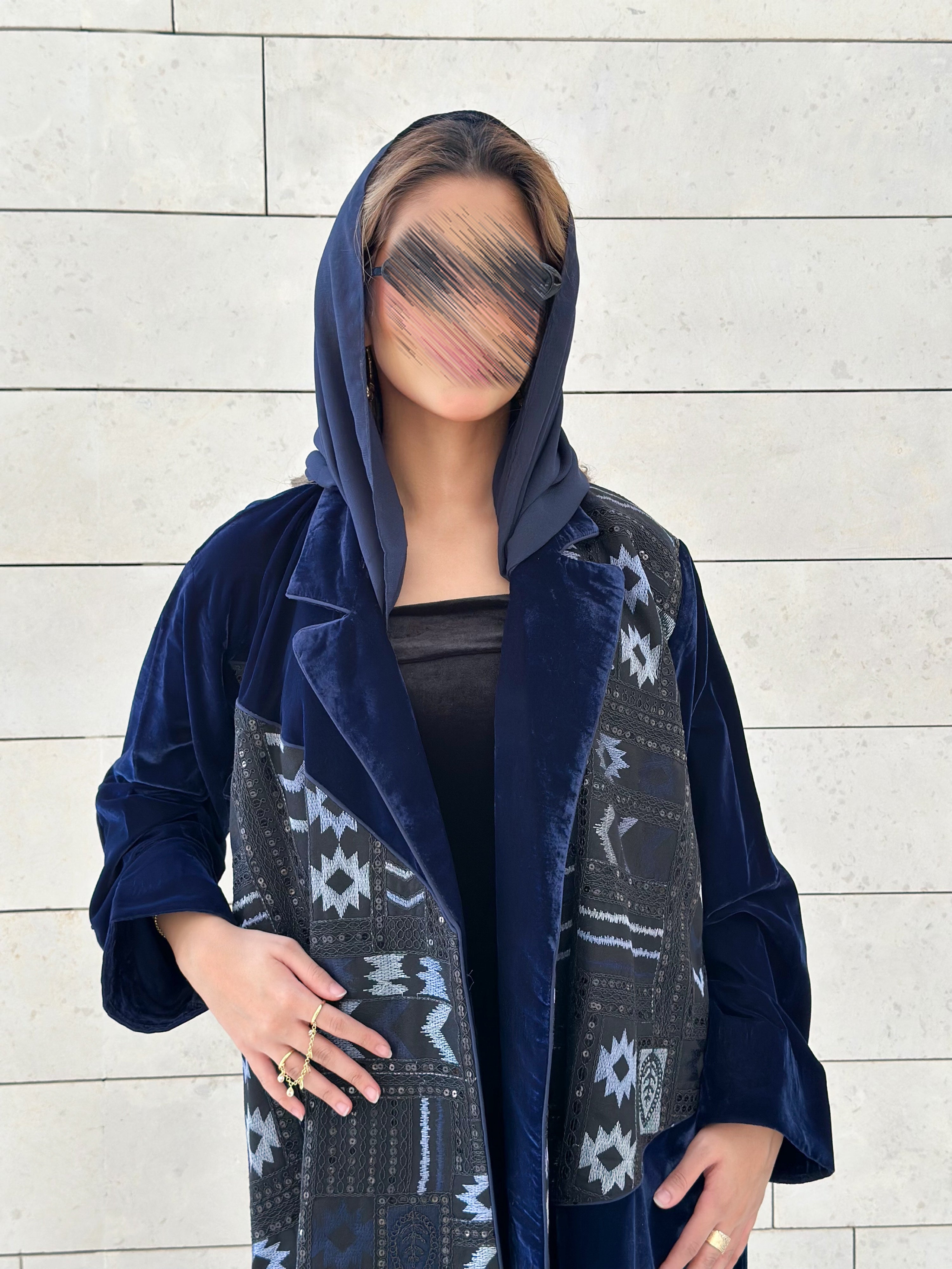 MWT546 - عباية مخمل كحلي مع تطريز هندي - Aya