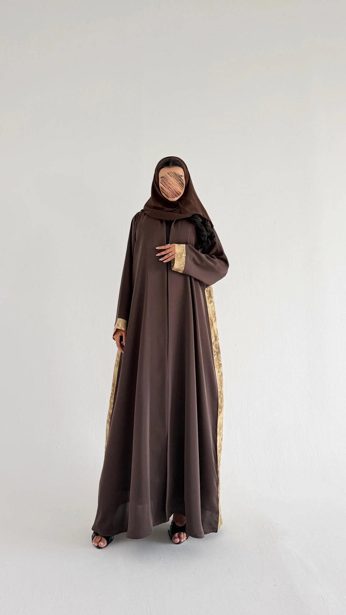 MWT1285 - عباية كريب بني بتدخيلة لنن طباعة - Aya