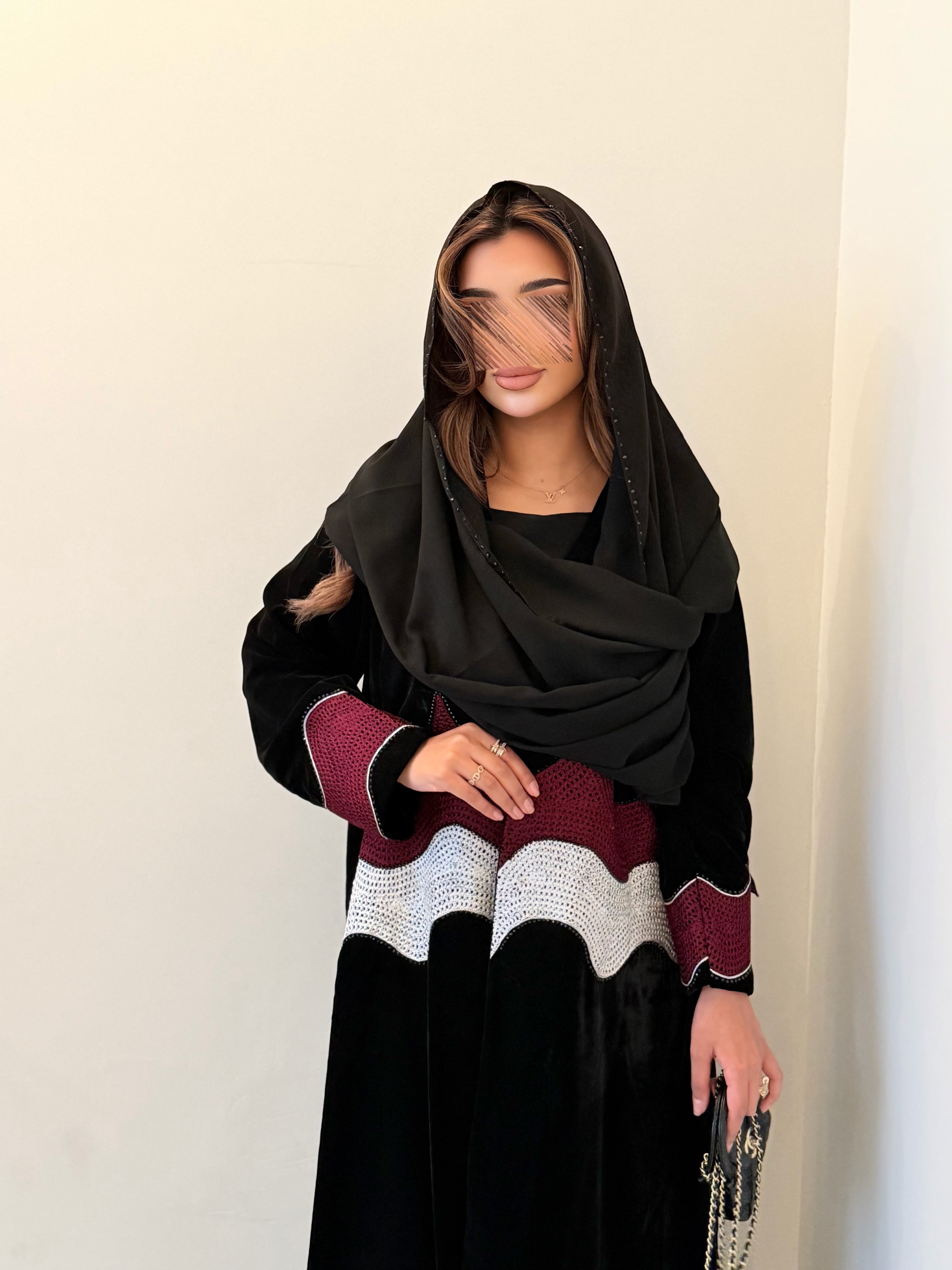 MW1790 - عباية مخمل شغل هاري مع كرستال - Aya