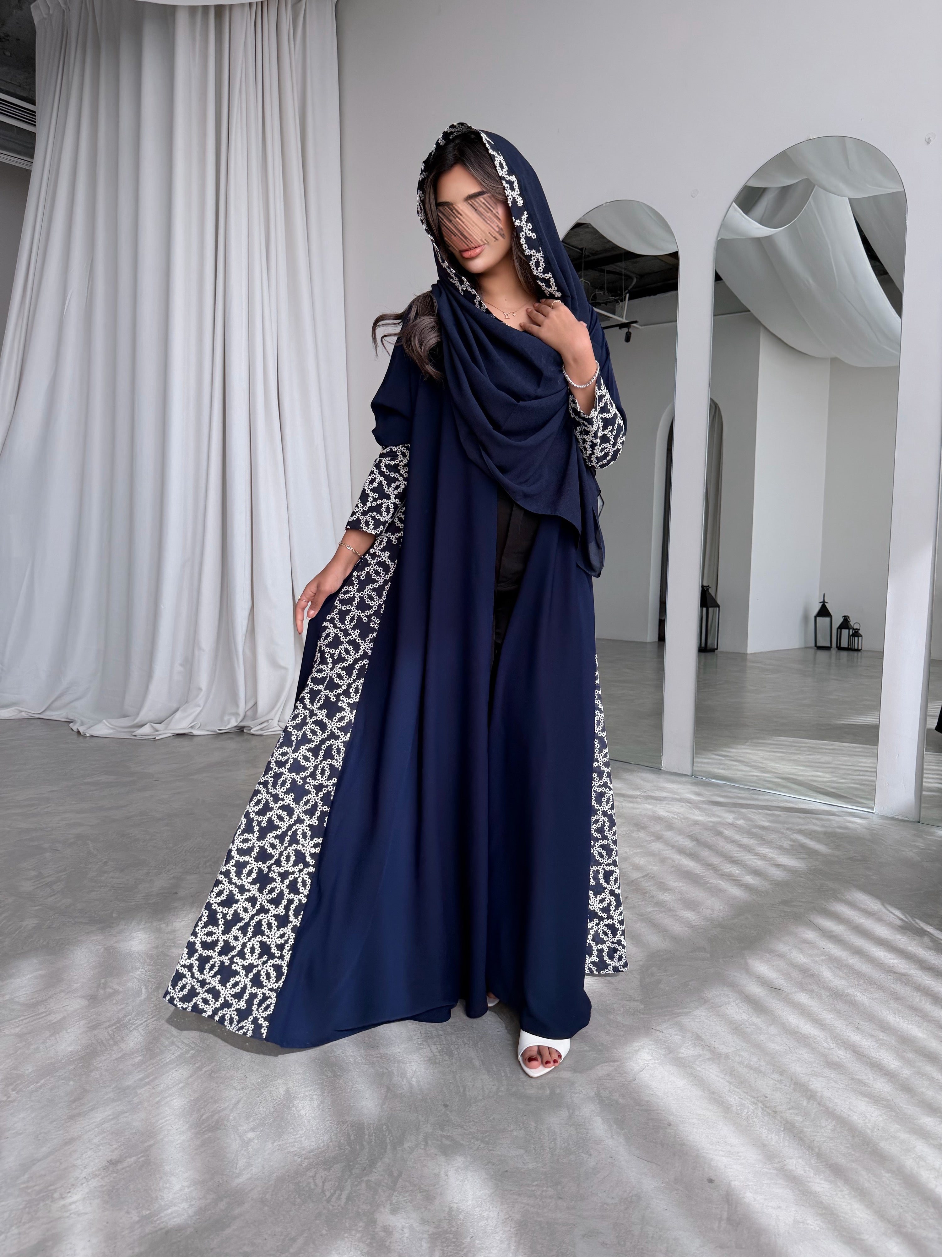 MWT766 - عباية كريب مع تدخيلة لنن هندي - Aya