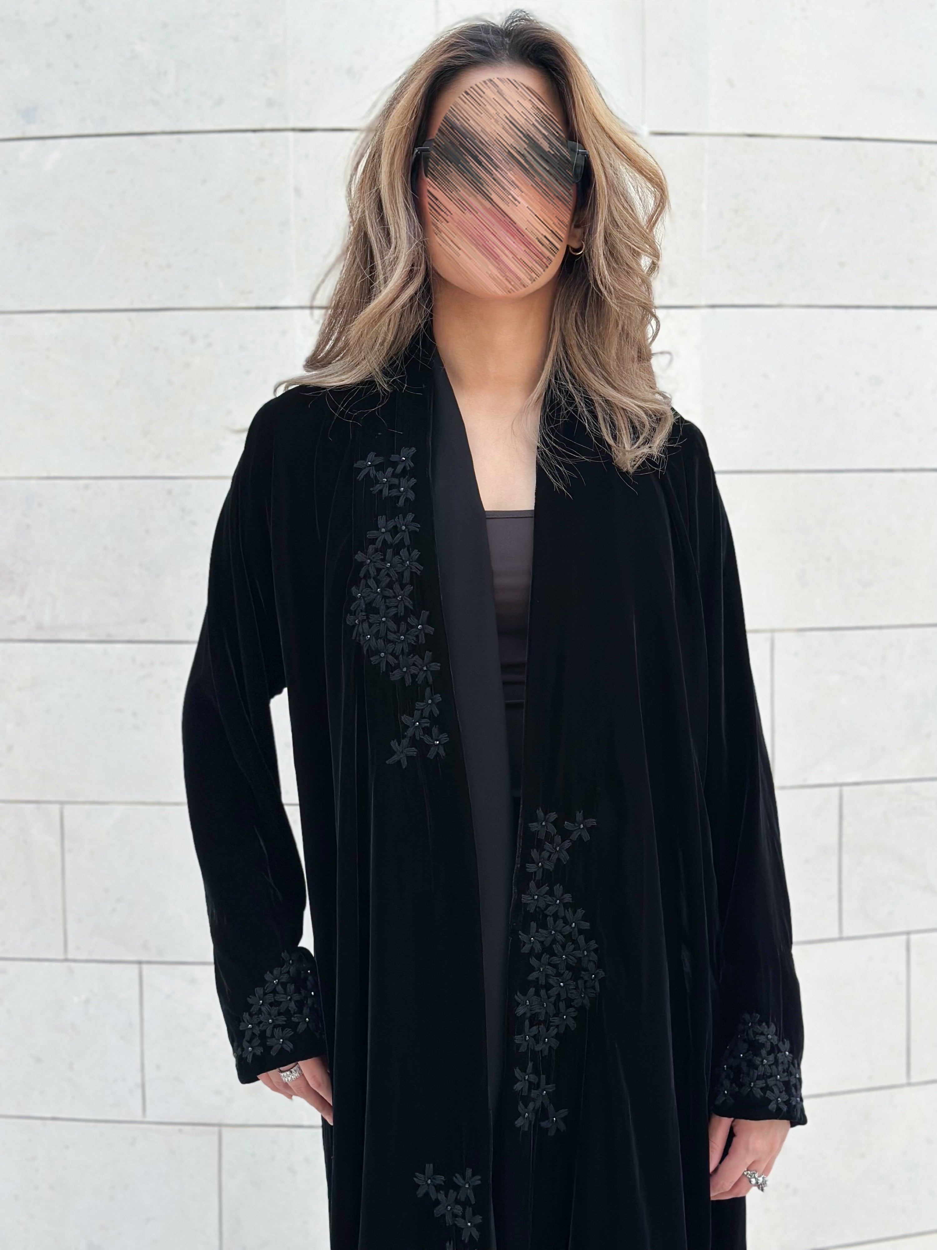 MWT727 - عباية مخمل بتطريز أسود - Aya