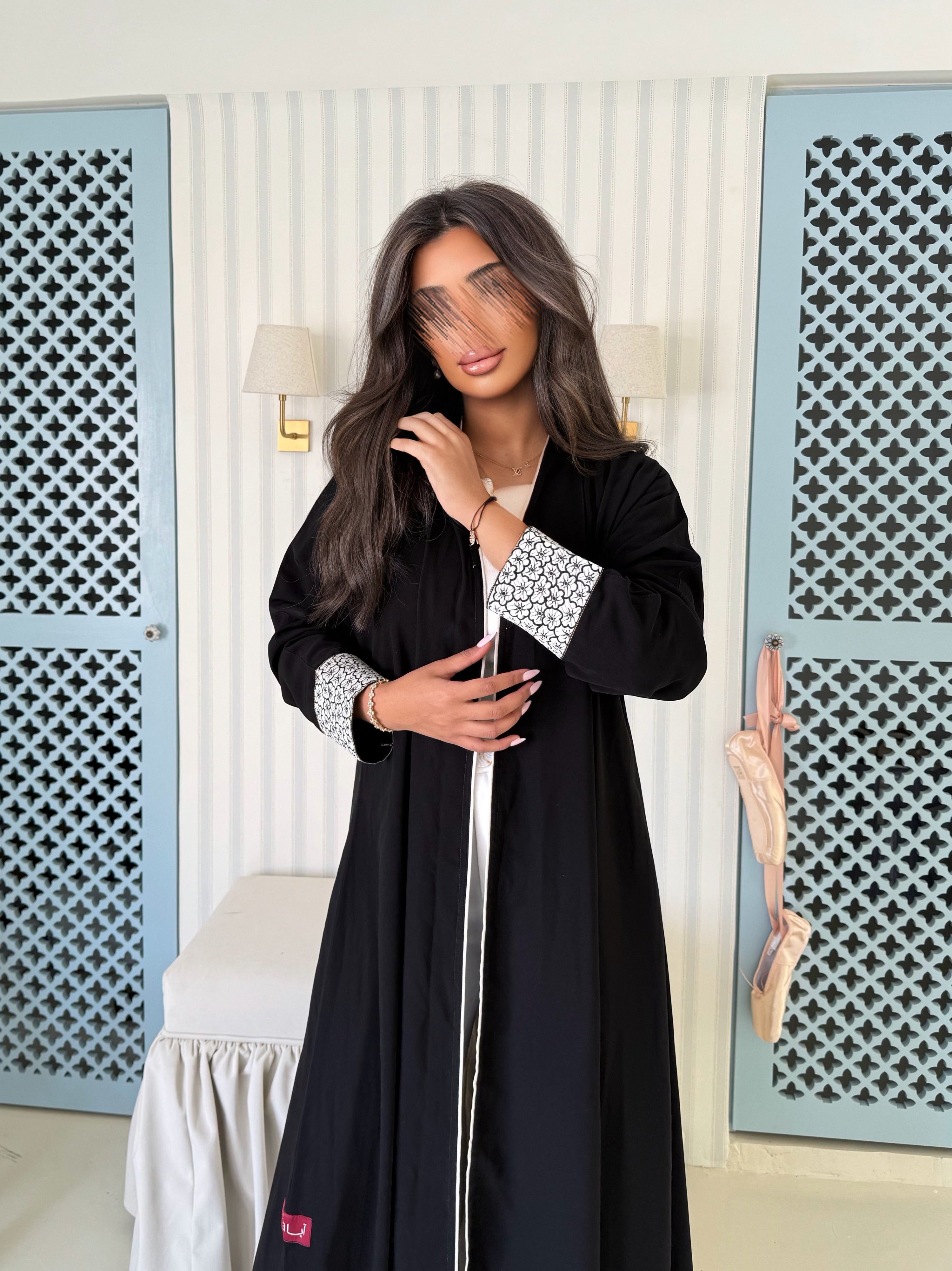 MW645 - Light Crepe Standing with Jacquard Half-Cloche