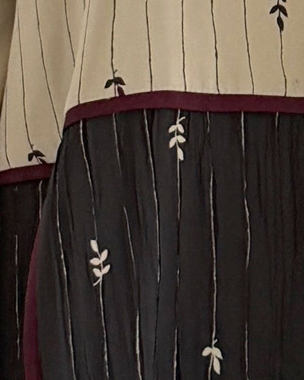 MW2093 - عباية كريب  أنيقة بقصّة نص كلوش عصرية. - Aya