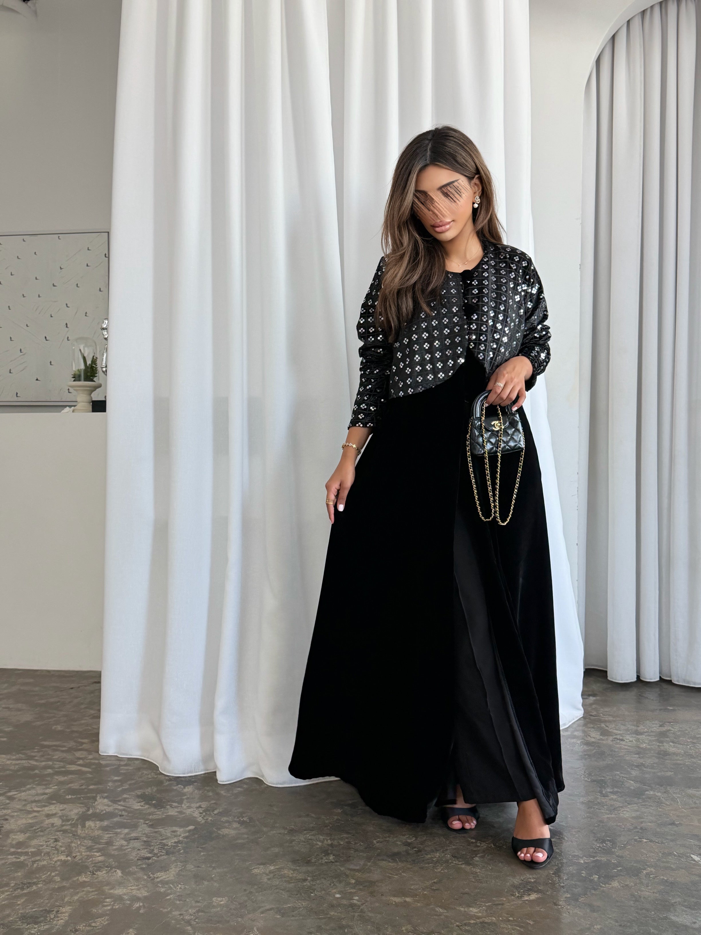 MW645 - Light Crepe Standing with Jacquard Half-Cloche