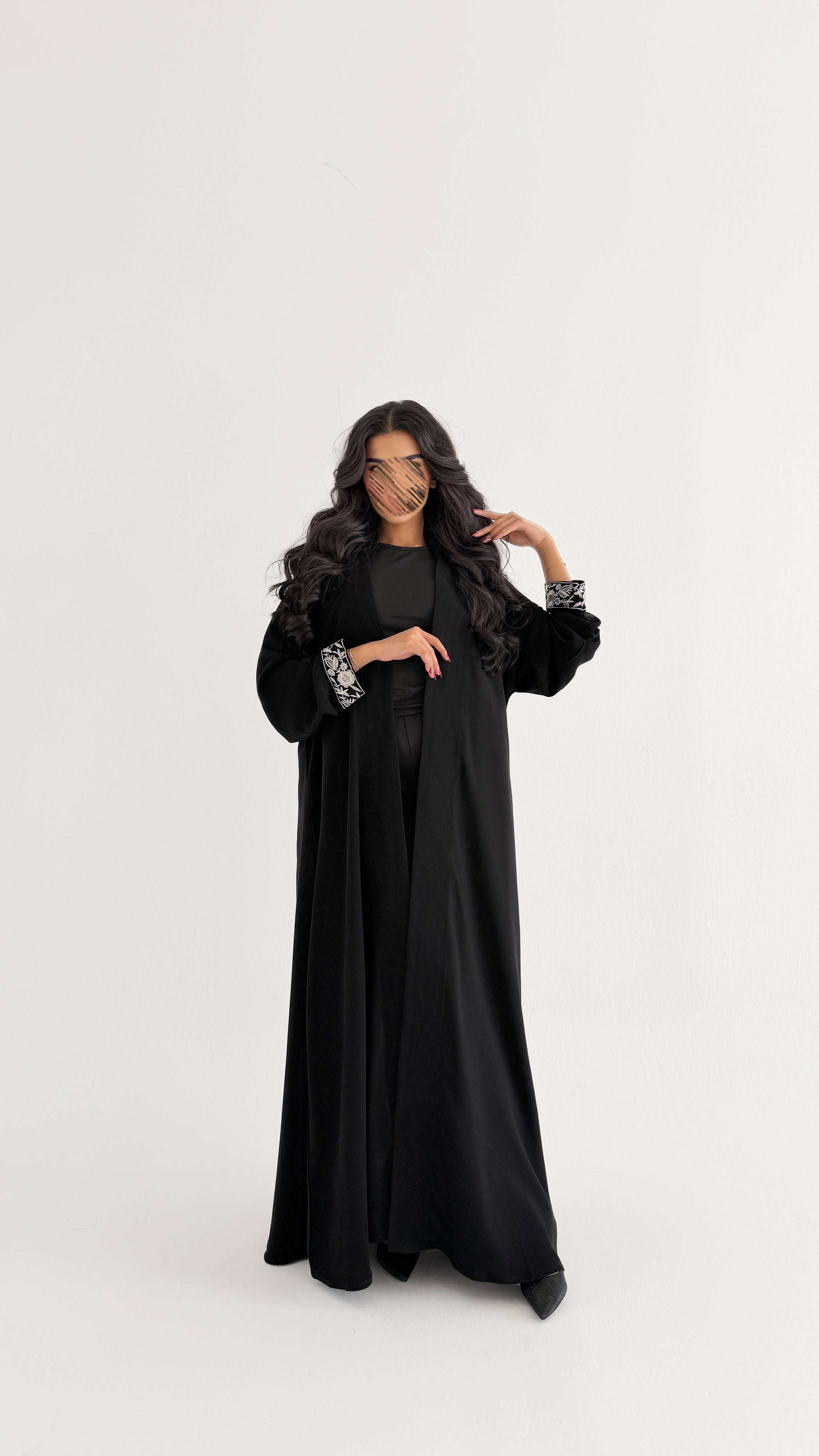 MWT1017 - عبايه مع تدخيله كلفة بتطريز ورد اسود - Aya