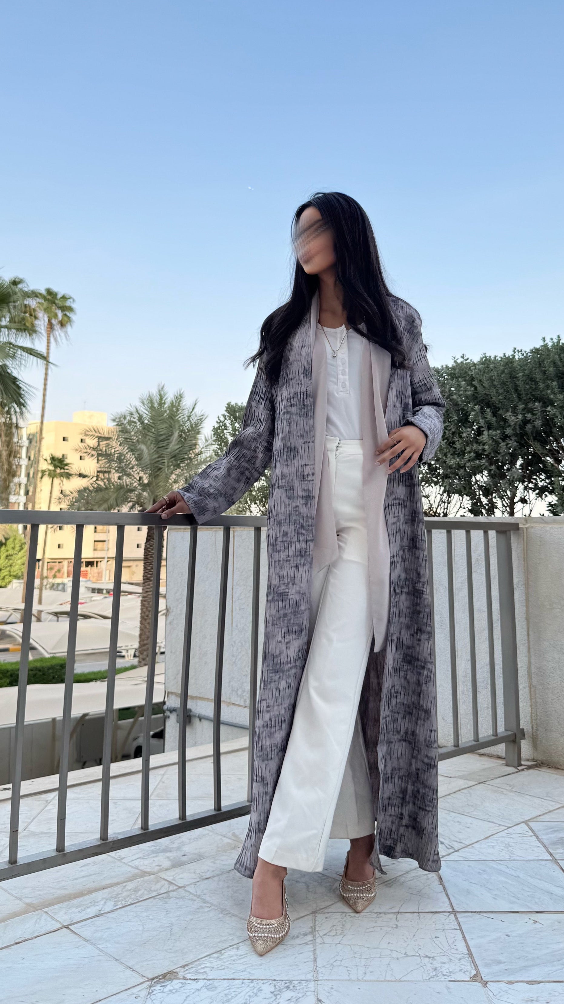MW1608 - عباية كريب مكسر رمادي مدموج بأسود - Aya