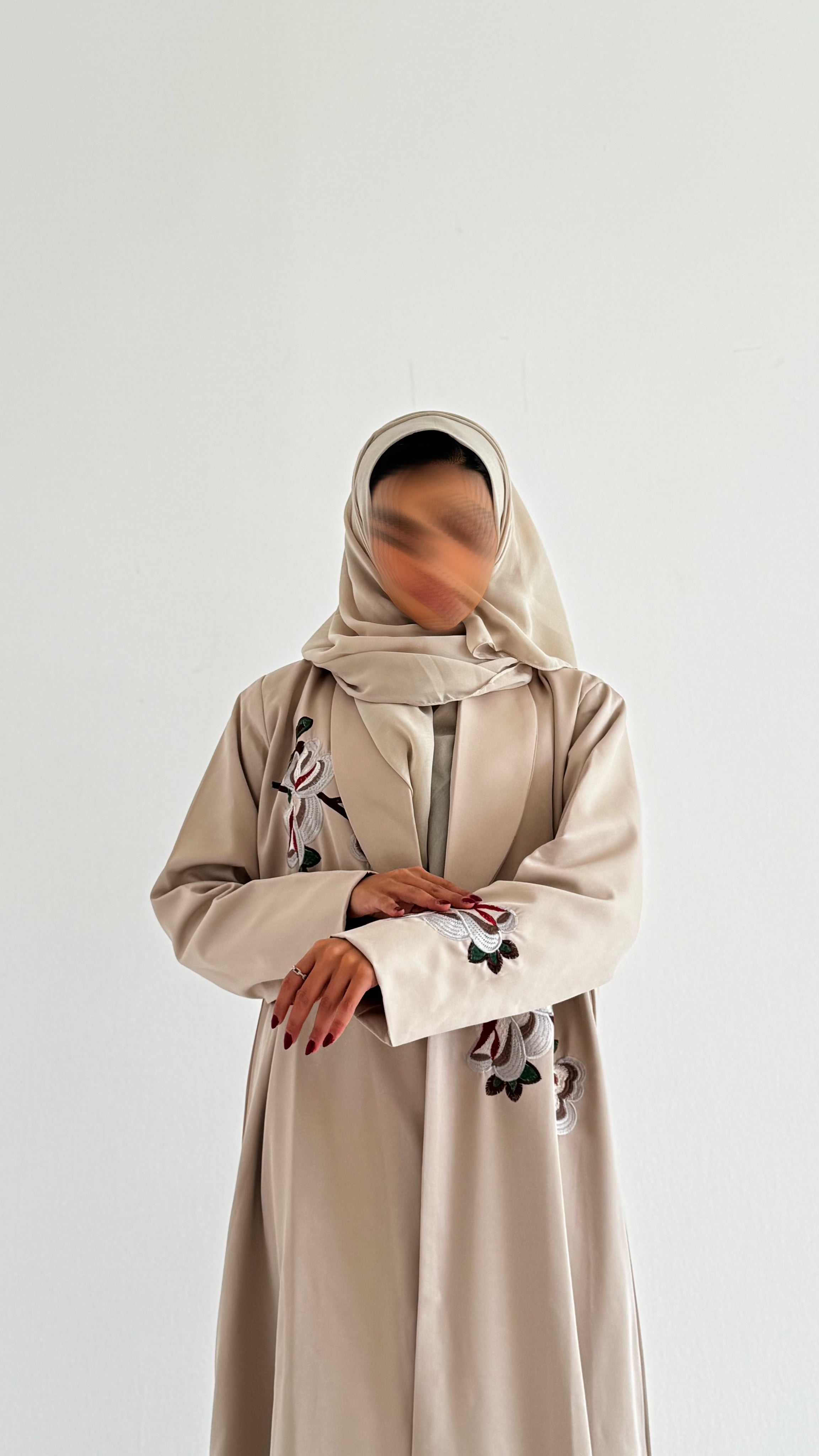 MW1705 - عباية بليزر بتطريز بقماش كريب - Aya