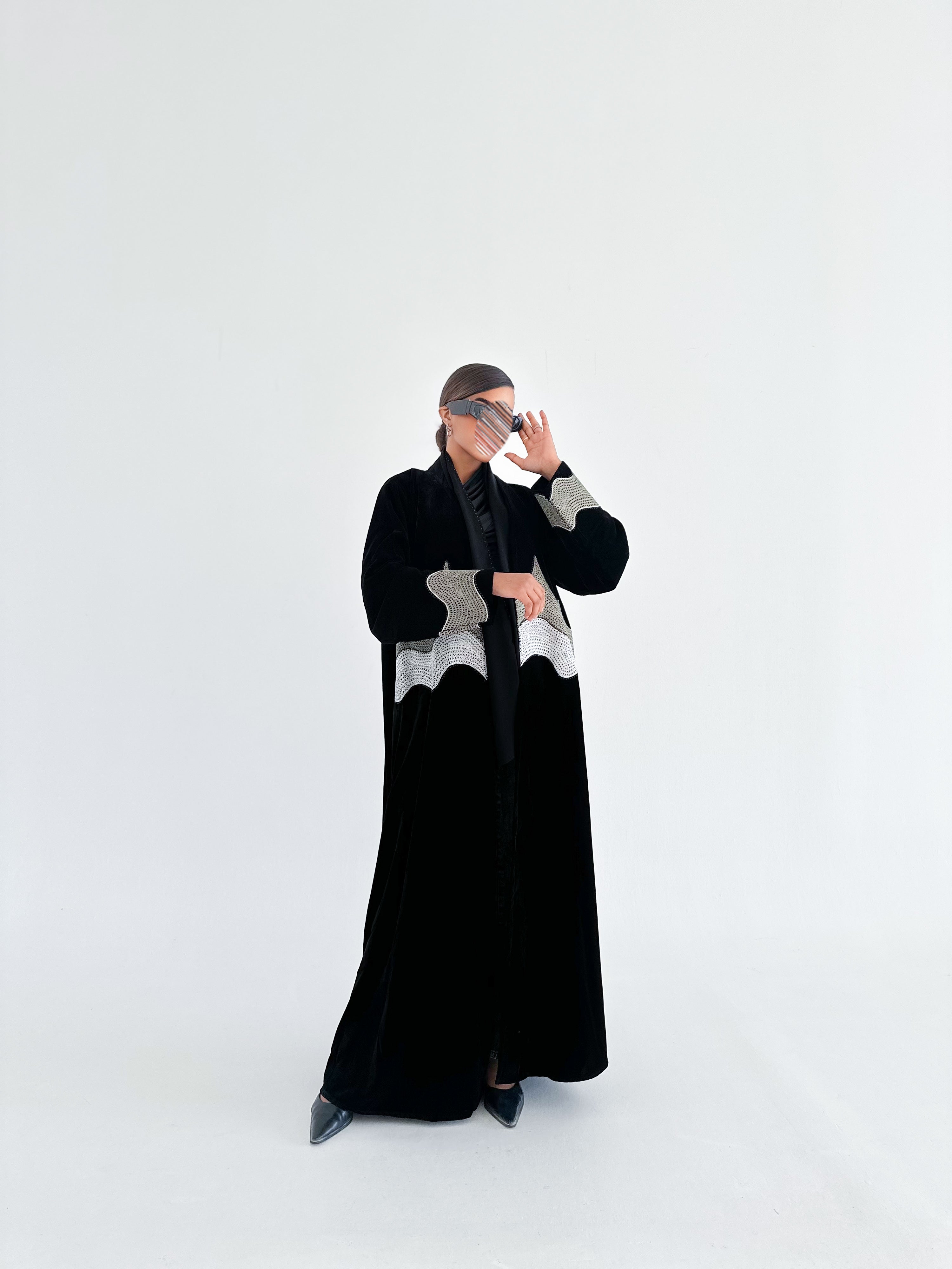 MW645 - Light Crepe Standing with Jacquard Half-Cloche