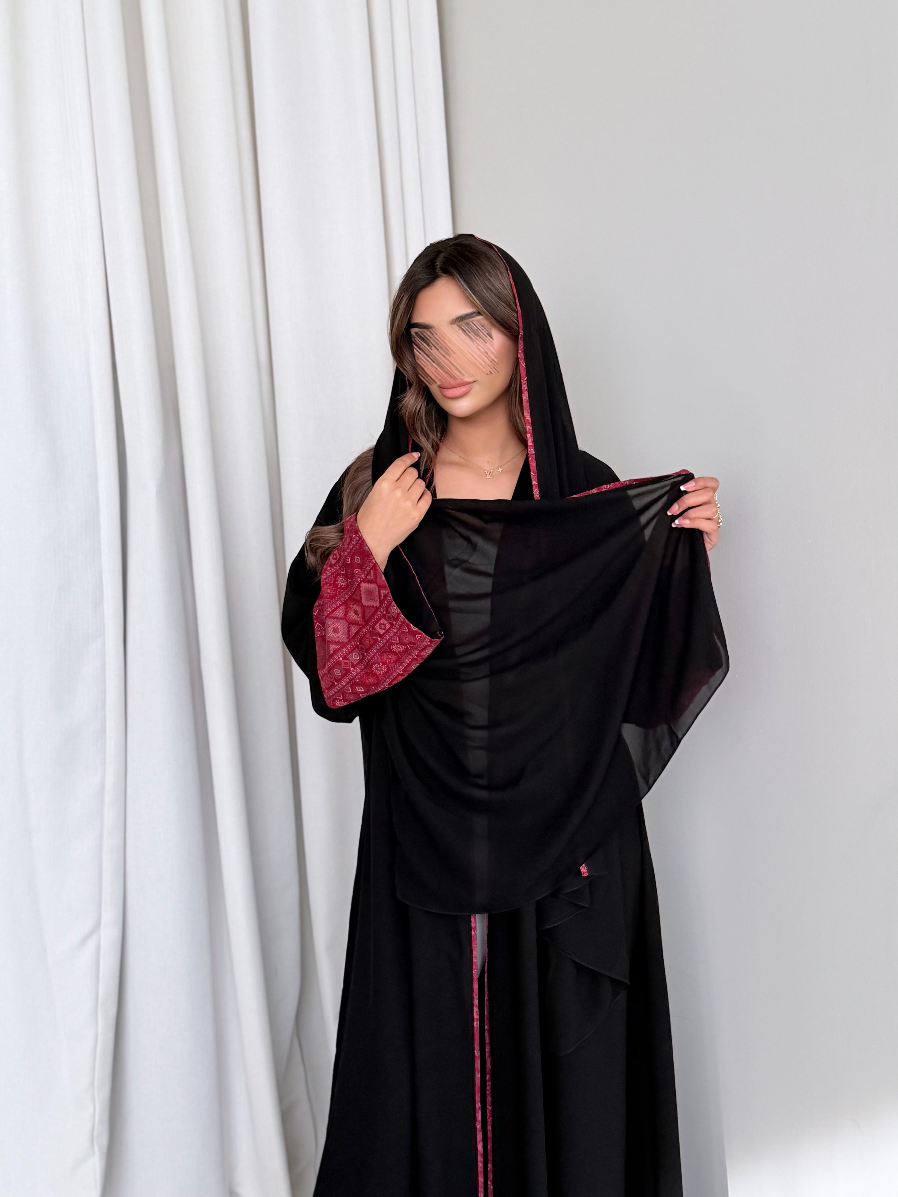 MWT784 - عباية كريب مع تدخيلة كشميري - Aya