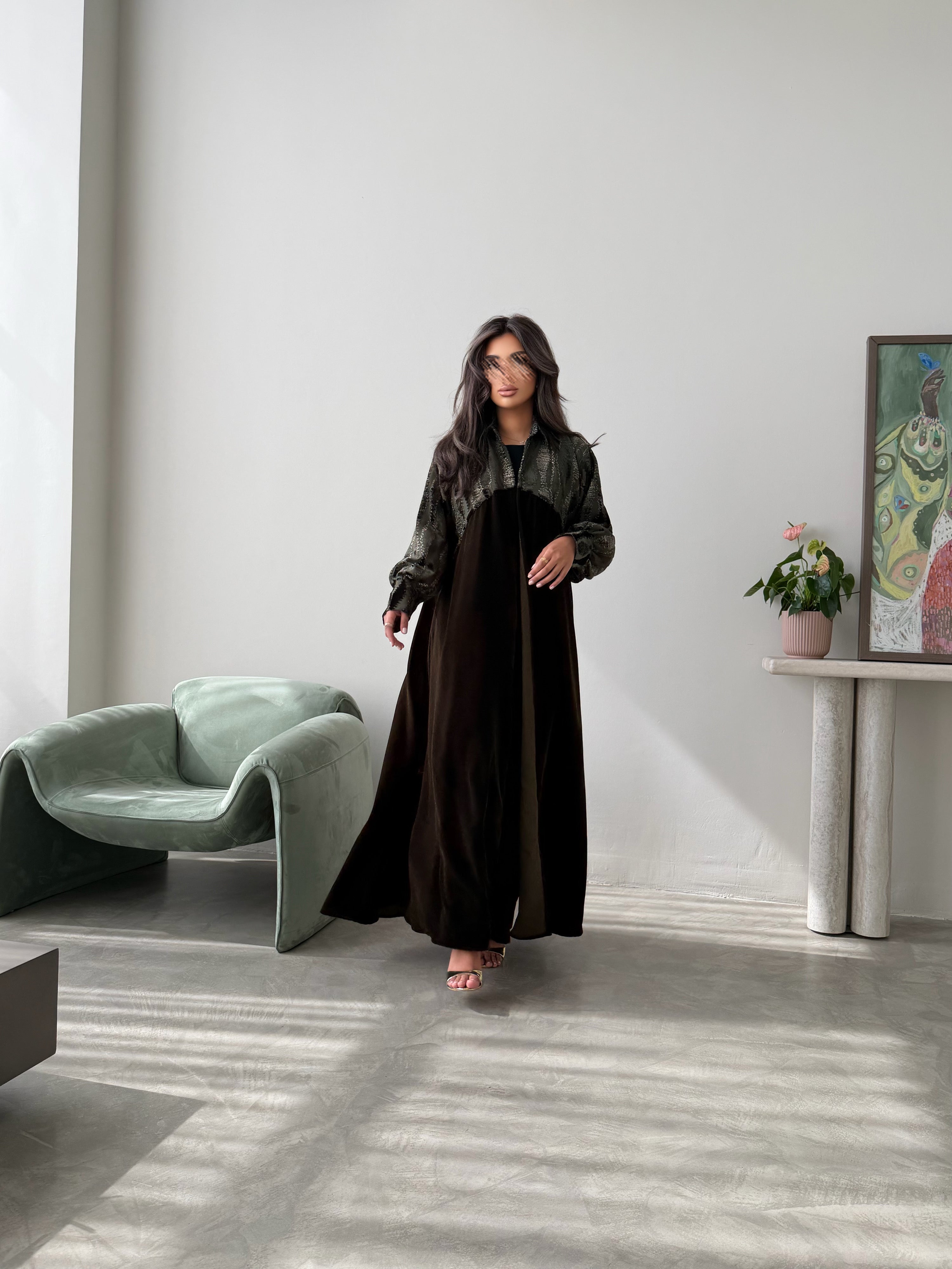 MW645 - Light Crepe Standing with Jacquard Half-Cloche