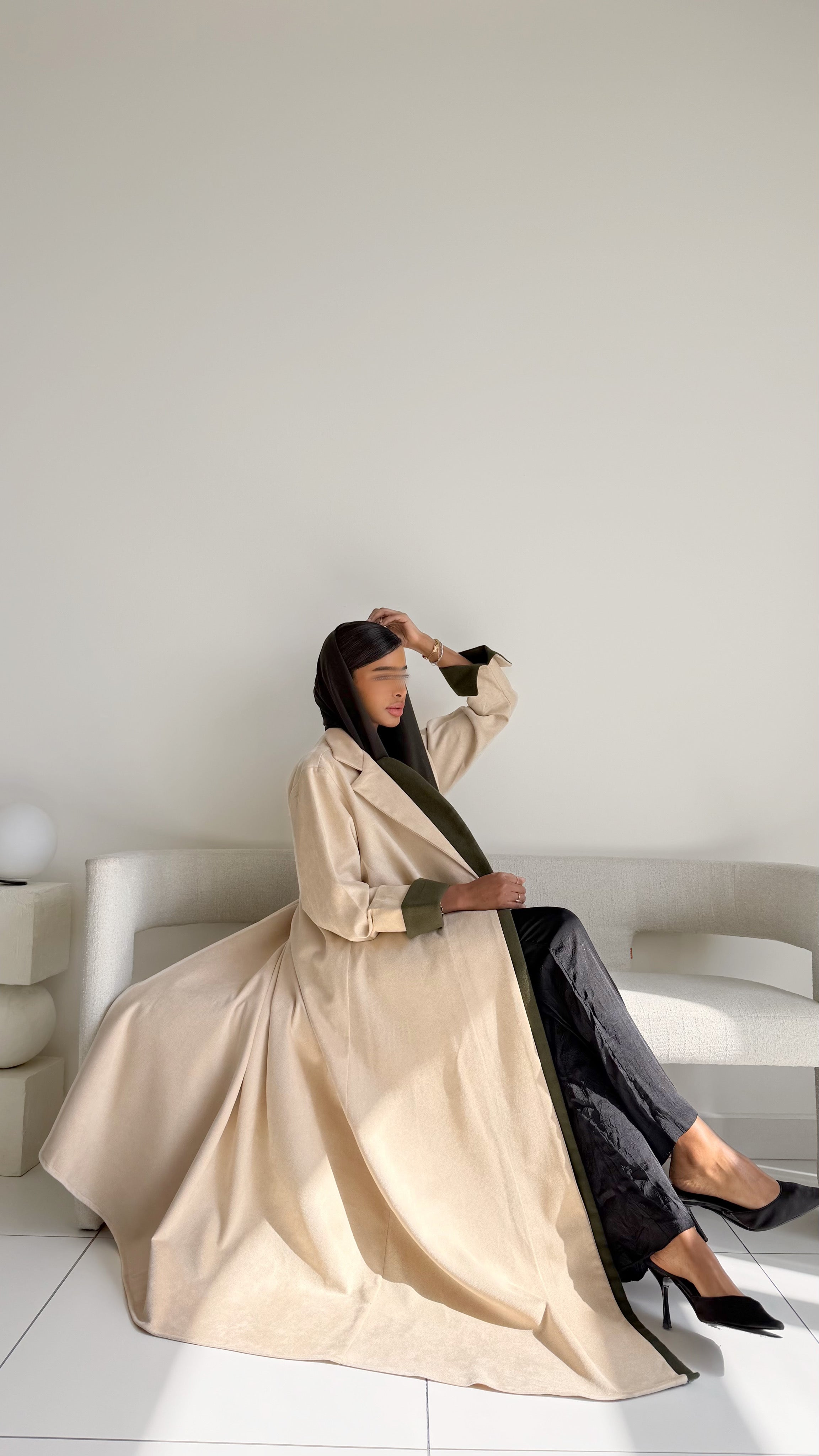 MW645 - Light Crepe Standing with Jacquard Half-Cloche