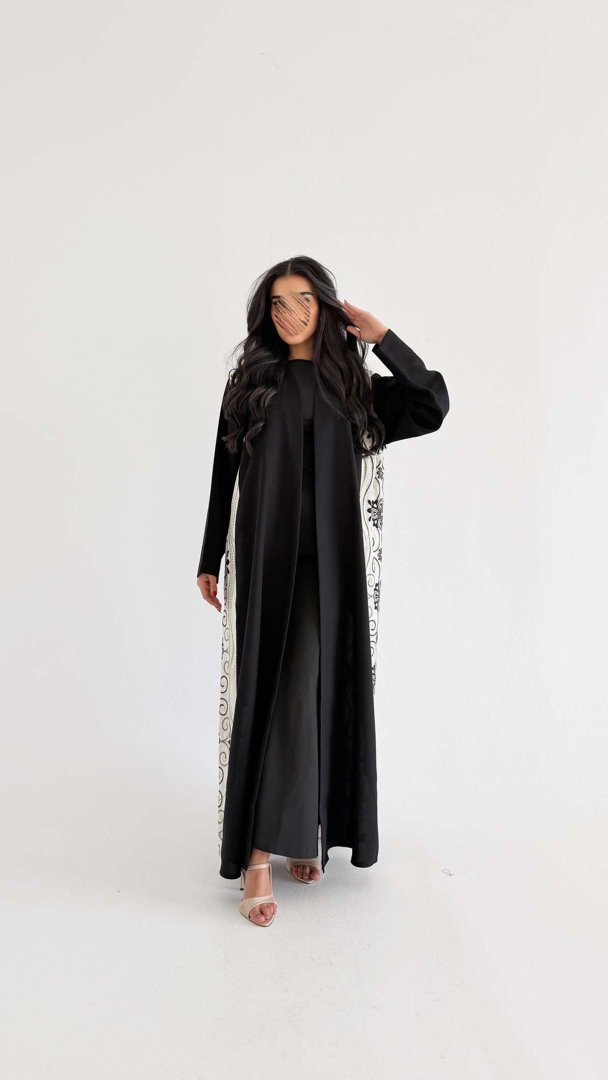 MWT1026 - عباية كريب مع تدخيله لنن تطريز - Aya