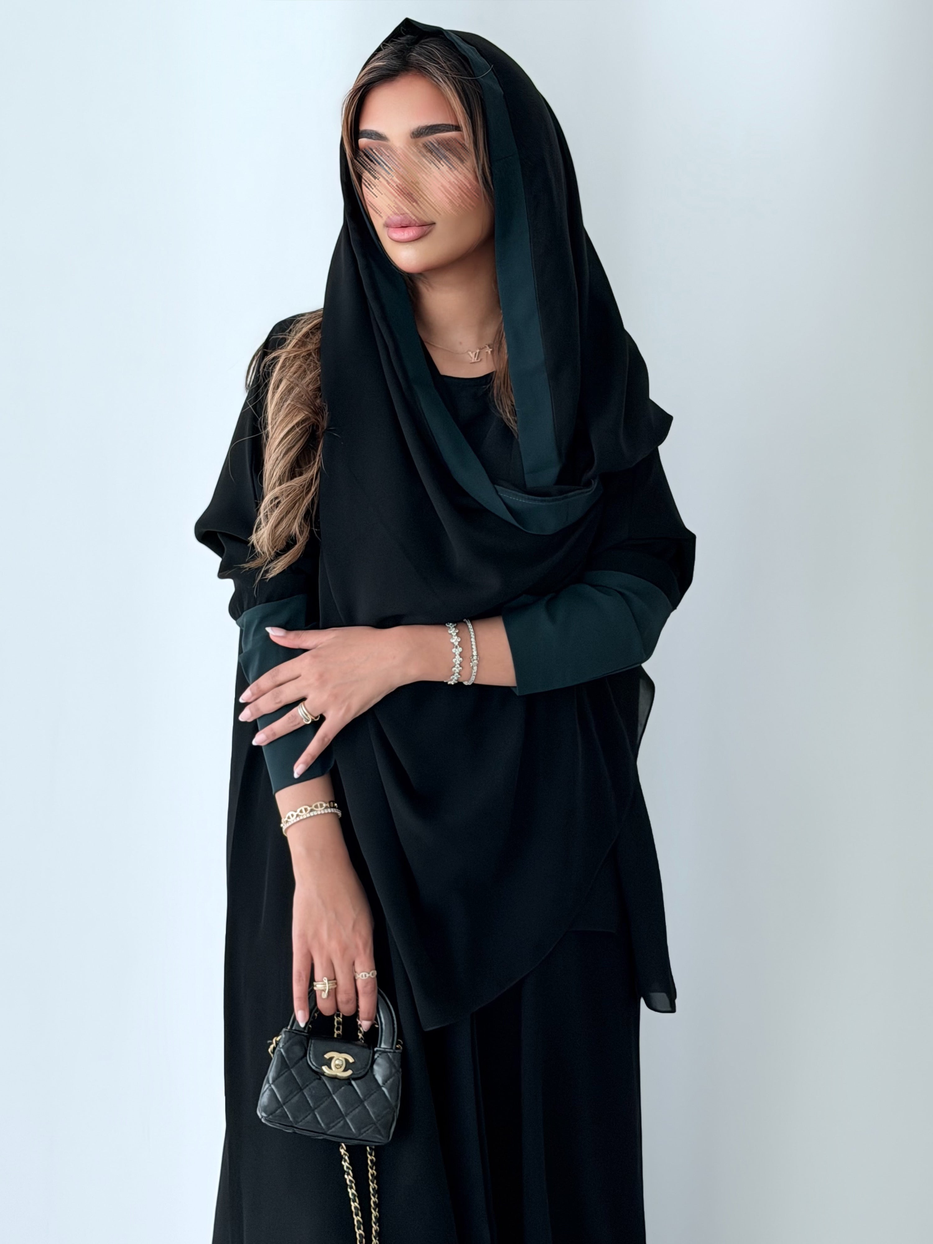 MWT1173 -عباية سوداء بتدخيلة اكمام - Aya