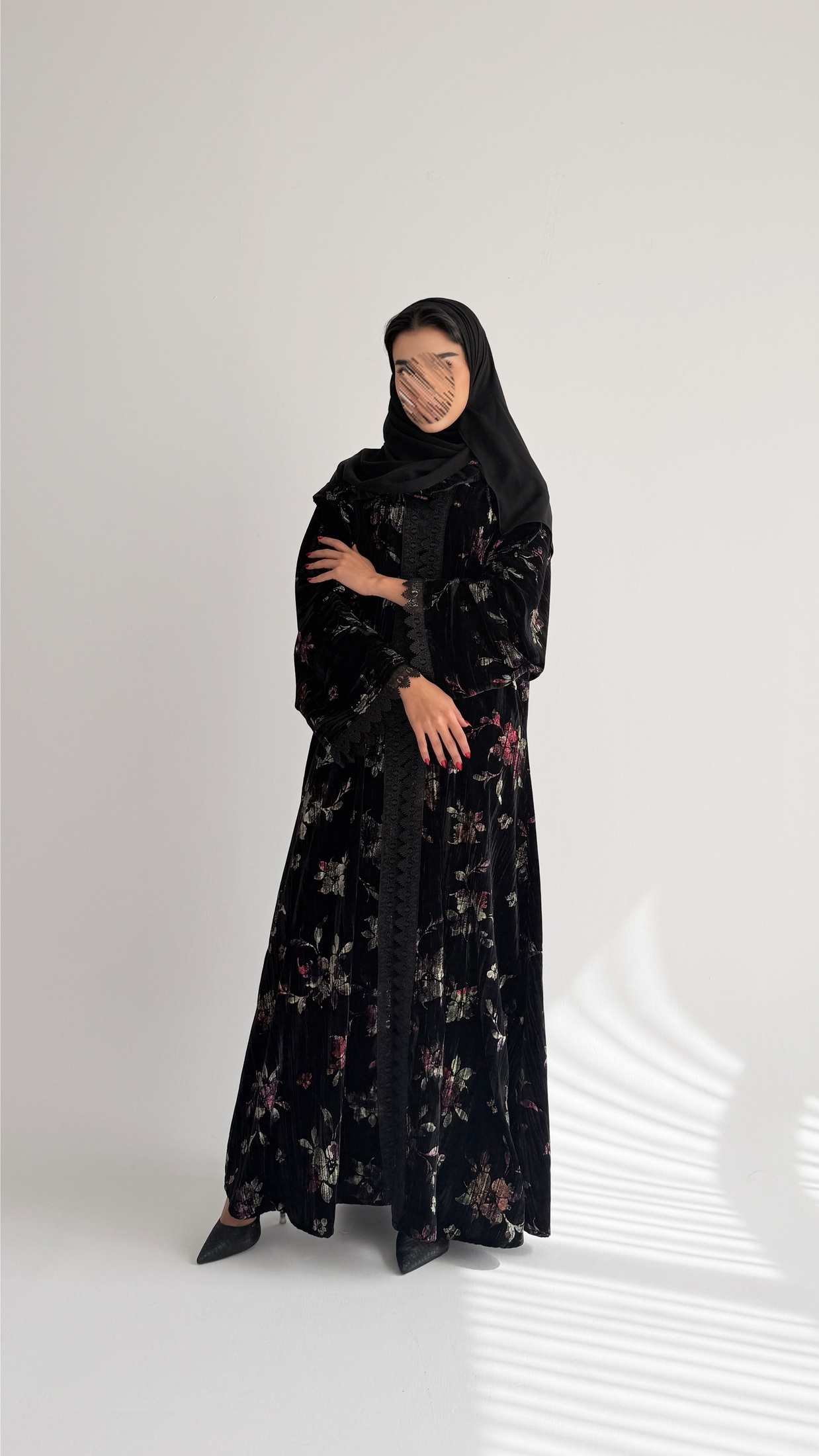MWE104 عباية مخمل طباعة زهور - Aya