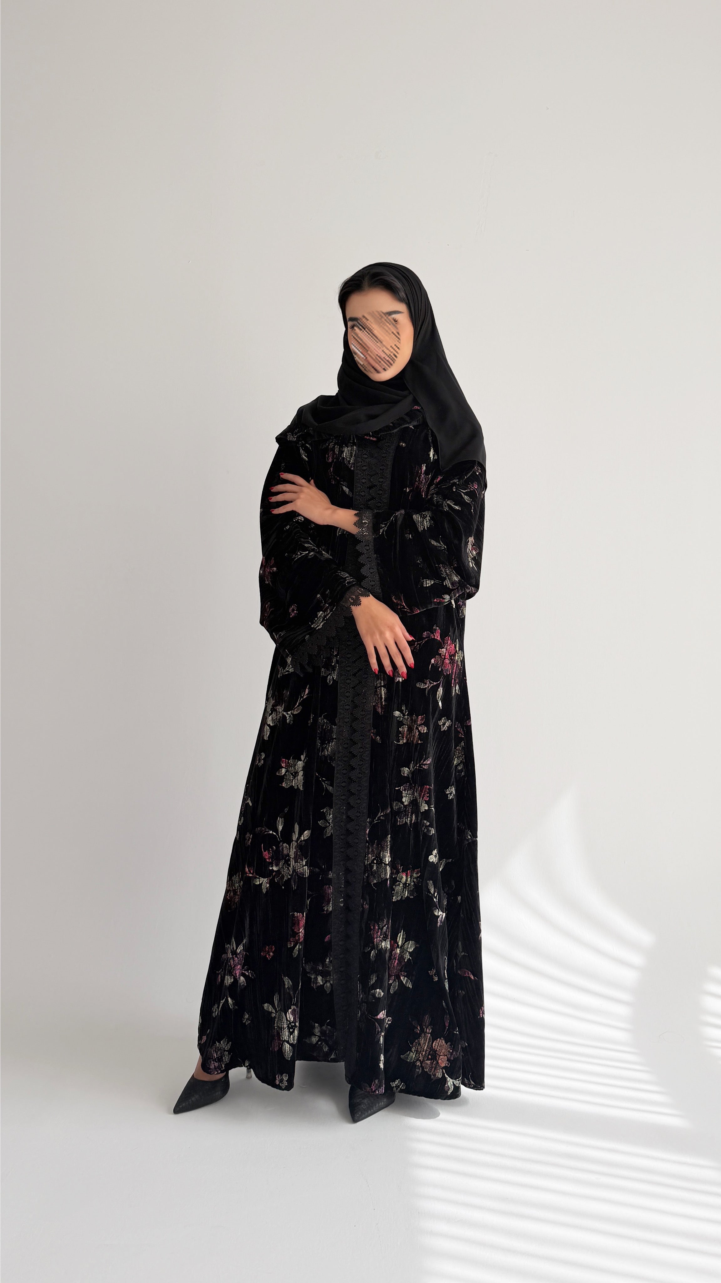 MWE104 عباية مخمل طباعة زهور - Aya