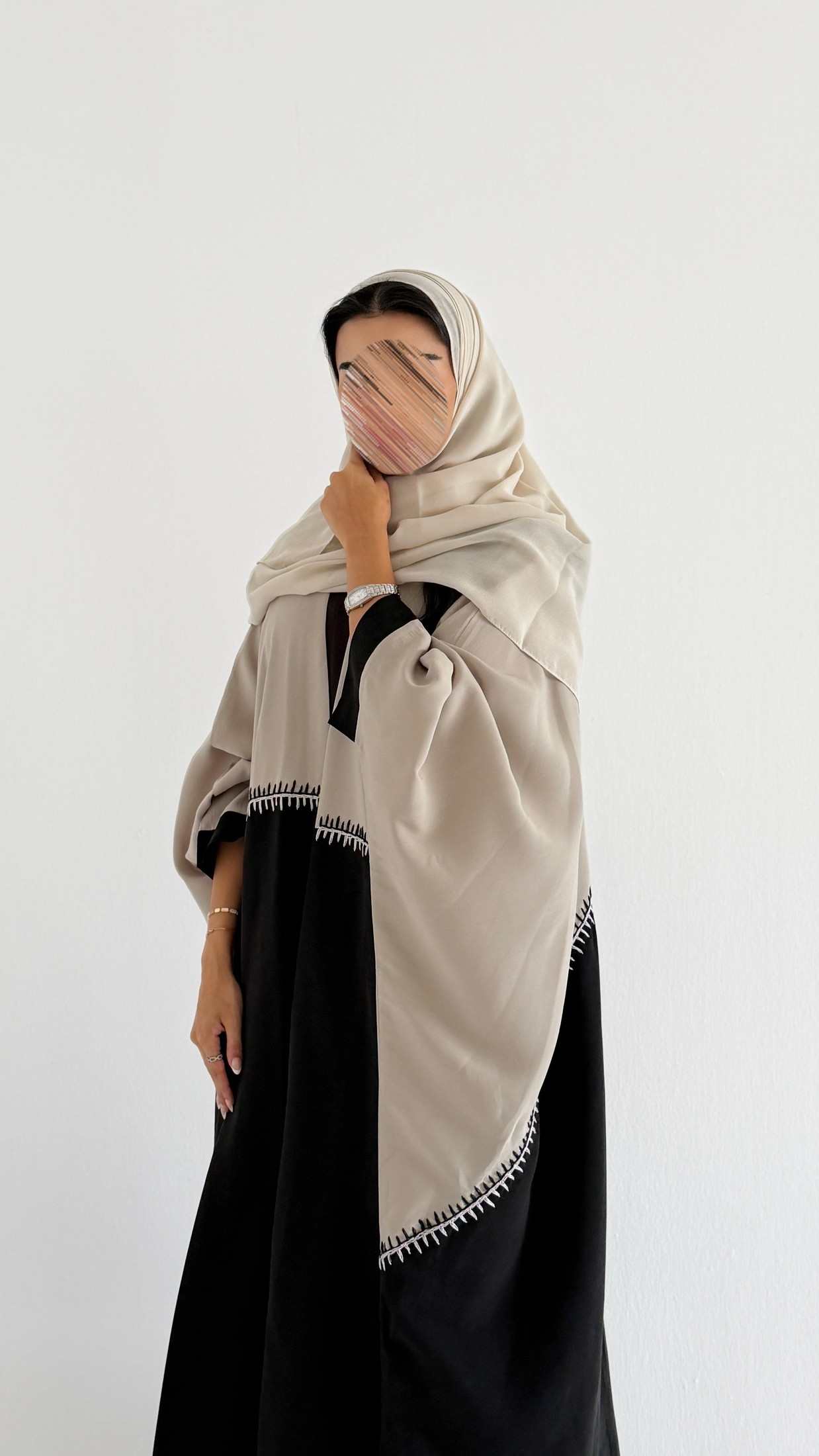 MWT1483 عباية بشك يدوي - Aya