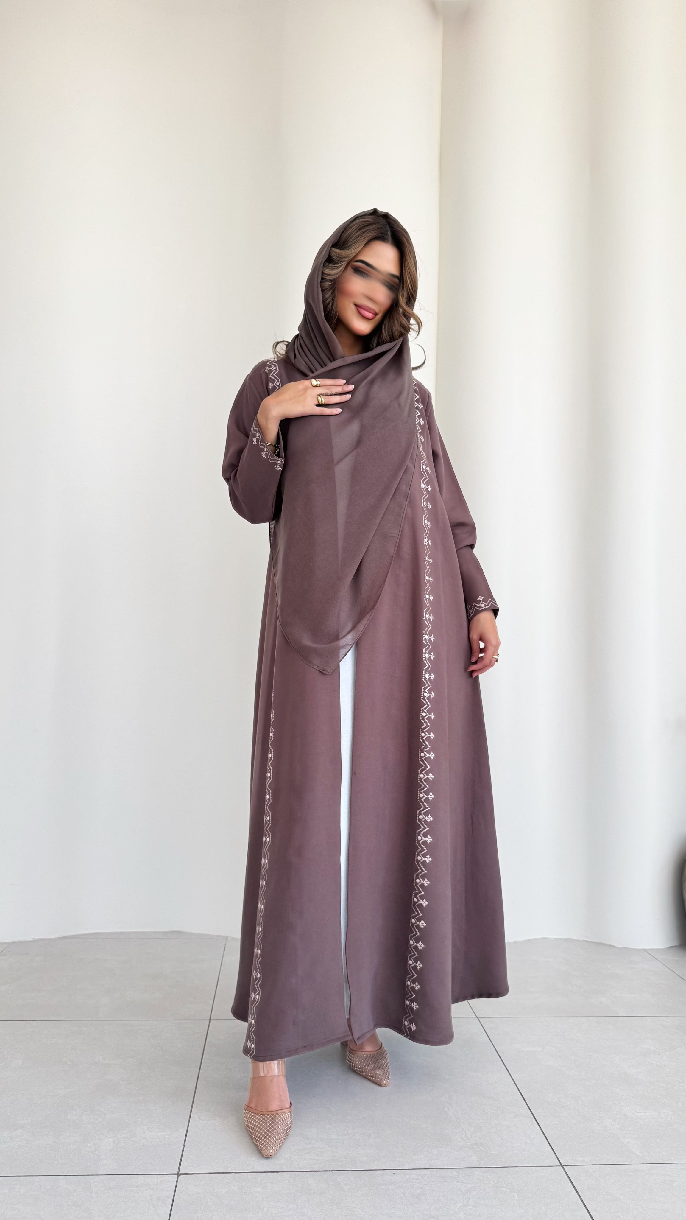 MWT350 - عباية بني مع تطريز - Aya