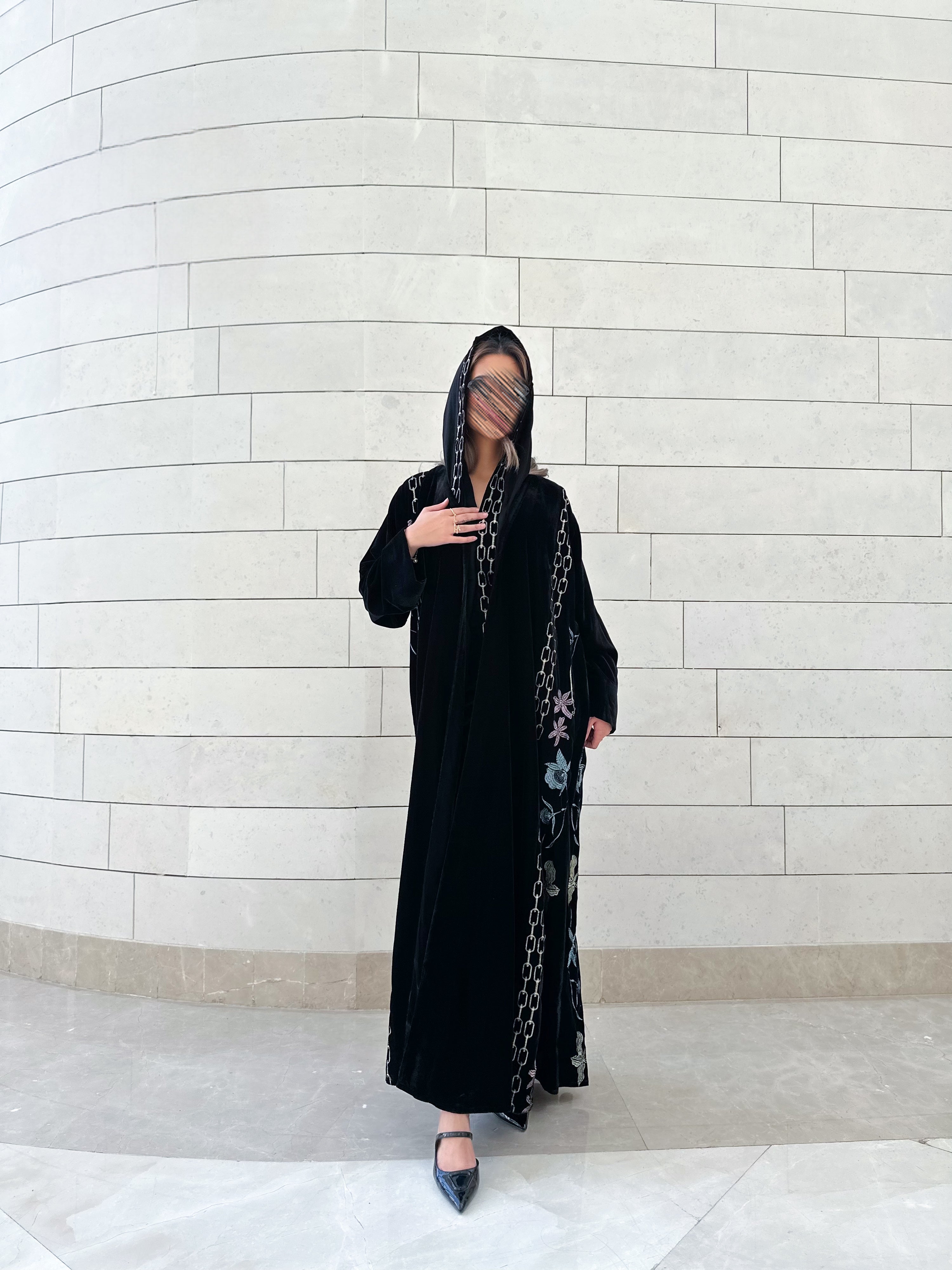 MWT550 - عباية مخمل مطرزة - Aya