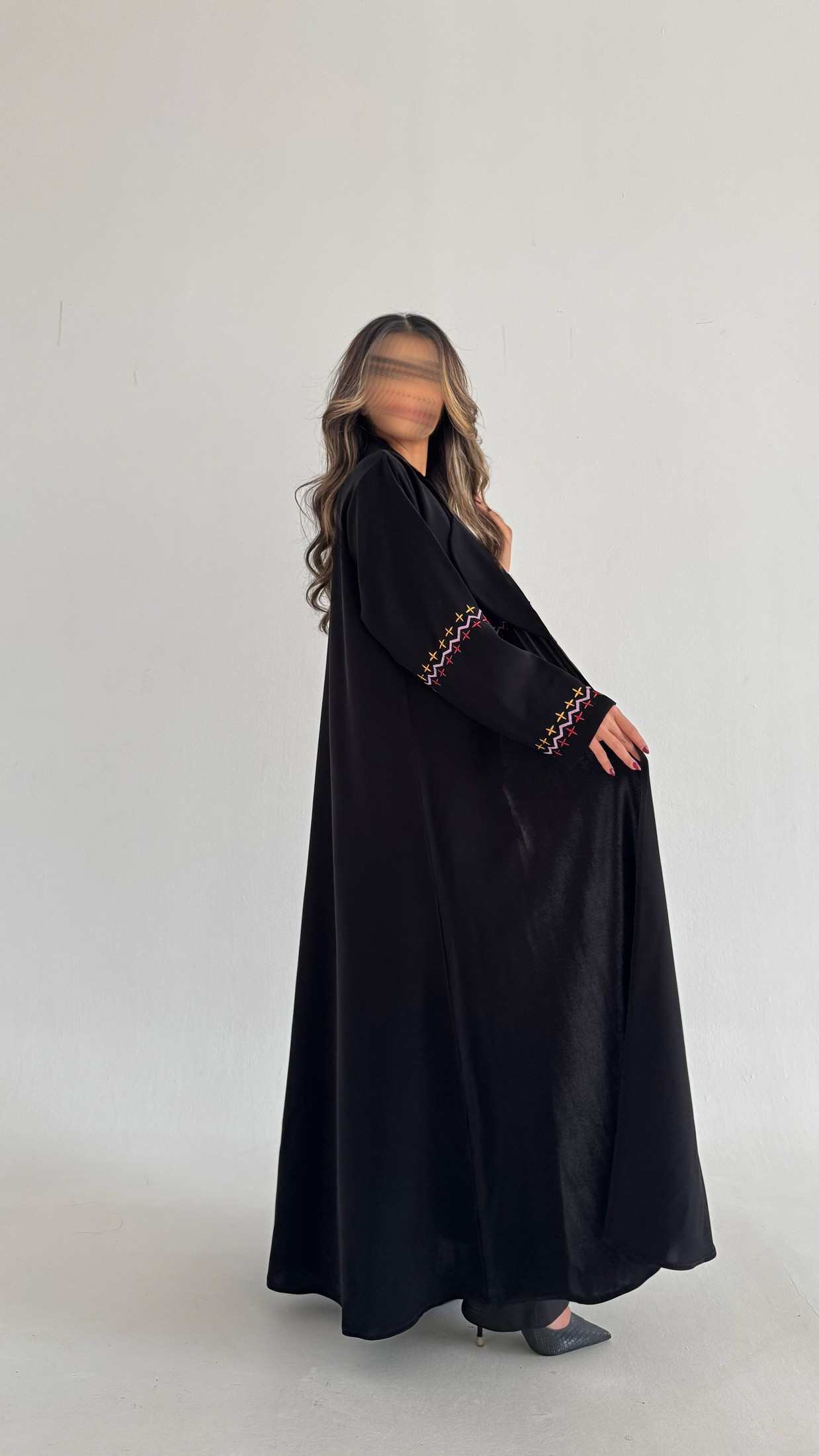 MW1750 - عباية كريب مع اضافة تطريز يدوي - Aya