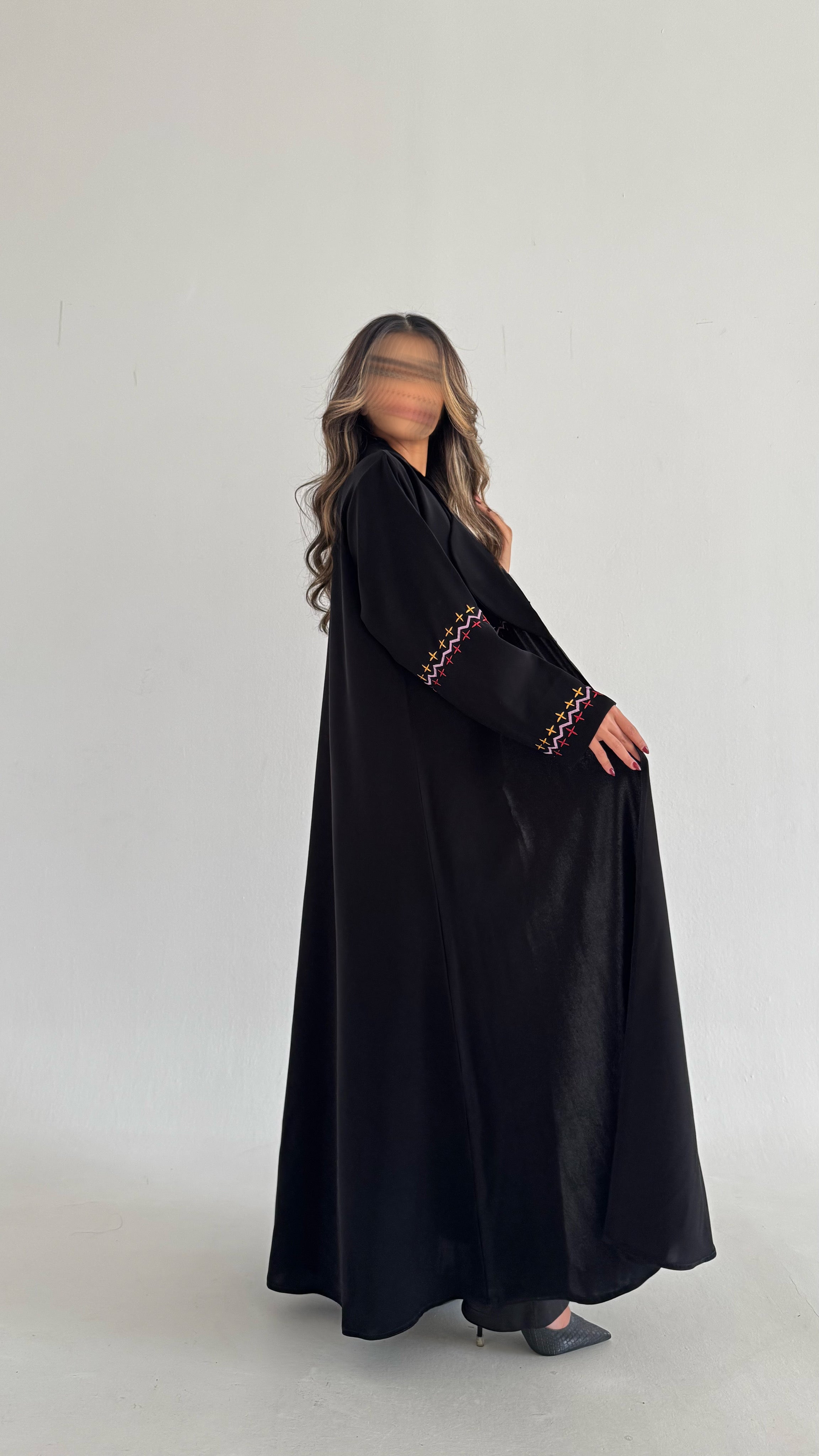 MW1750 - عباية كريب مع اضافة تطريز يدوي - Aya