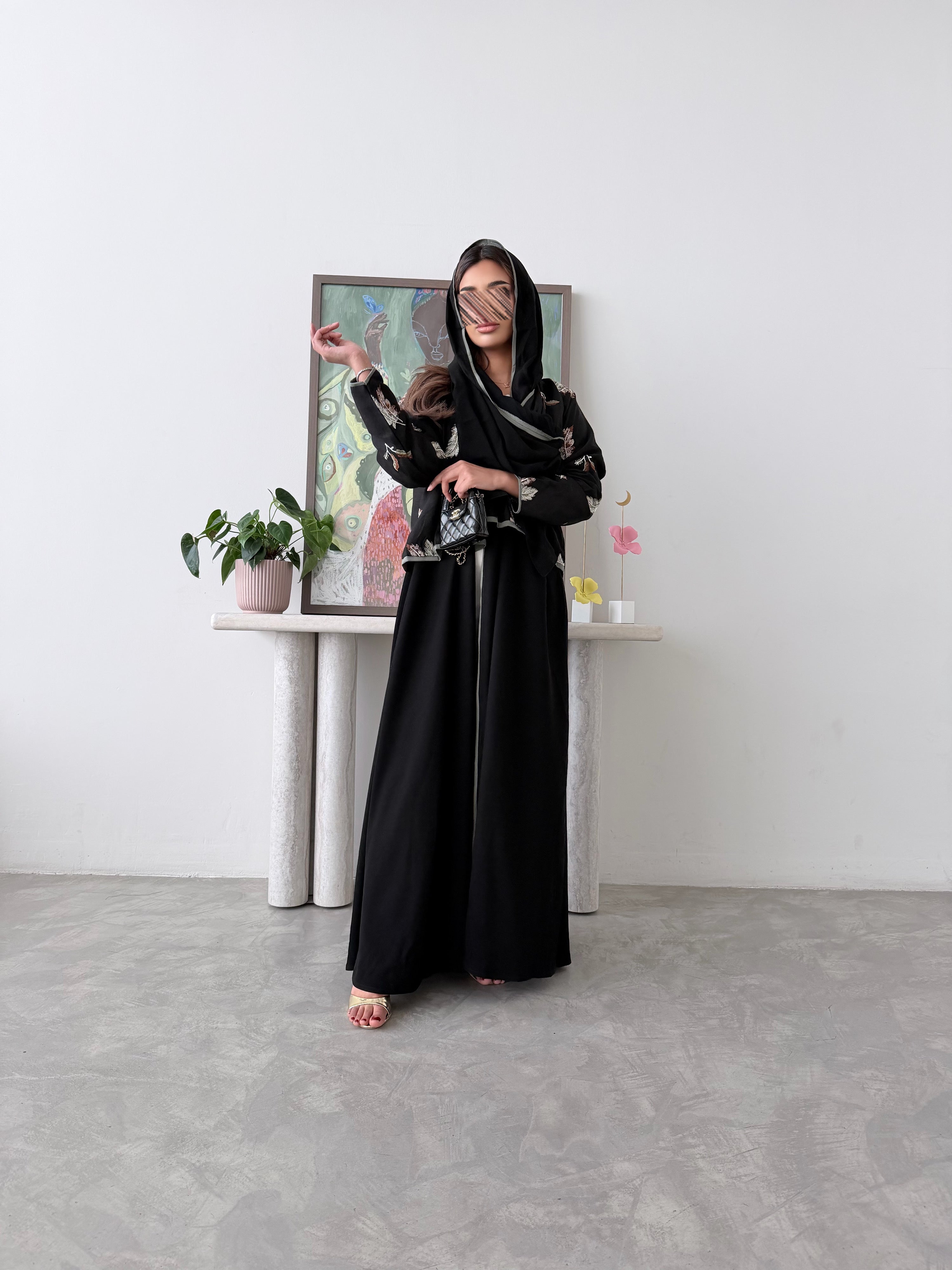 MWT2001 -عبايه كريب اسود مع تدخيله لنن - Aya