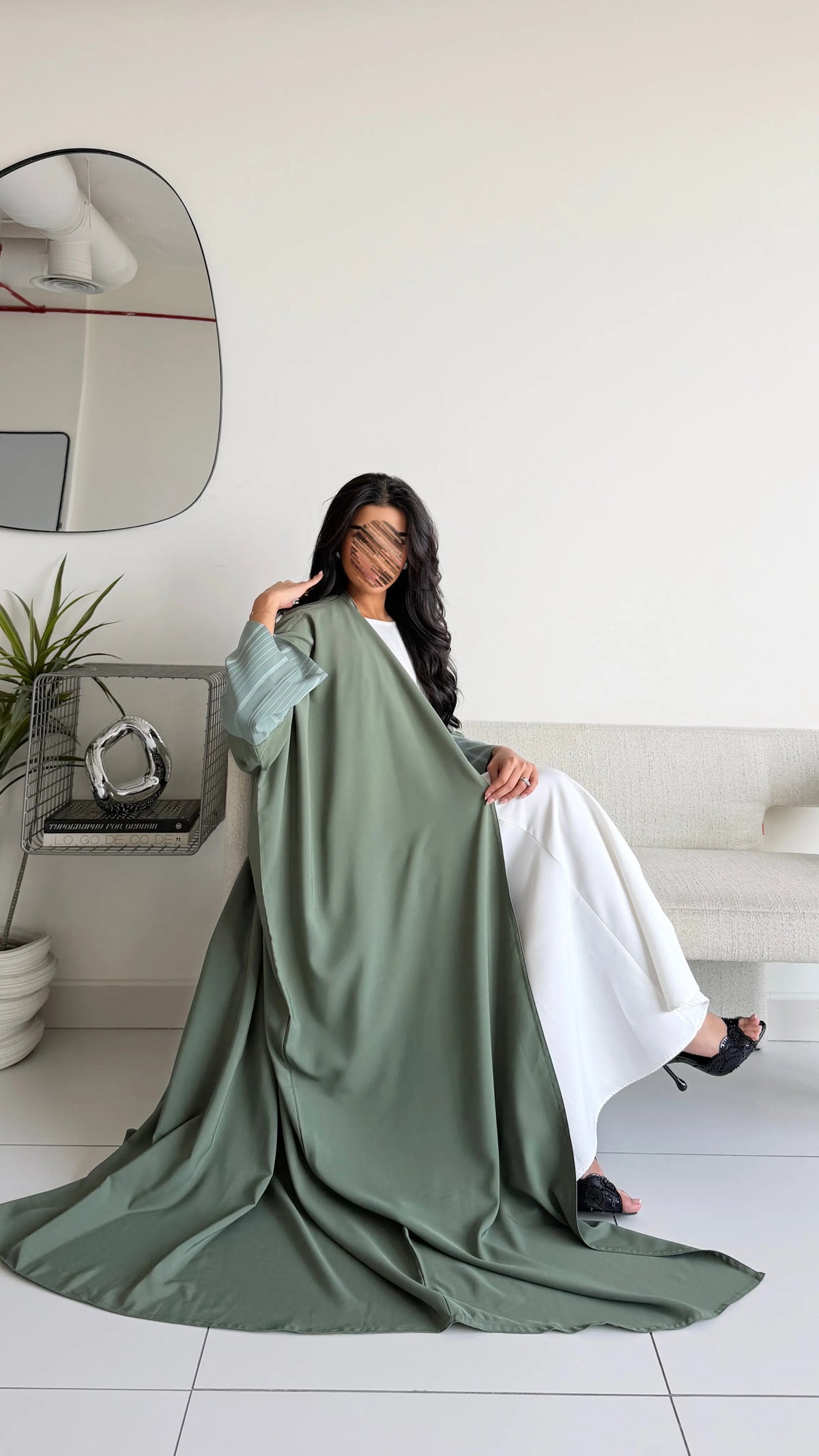 MWT5243 - عباية بقماش صيفي ناعم مع أكمام مقلمة - Aya