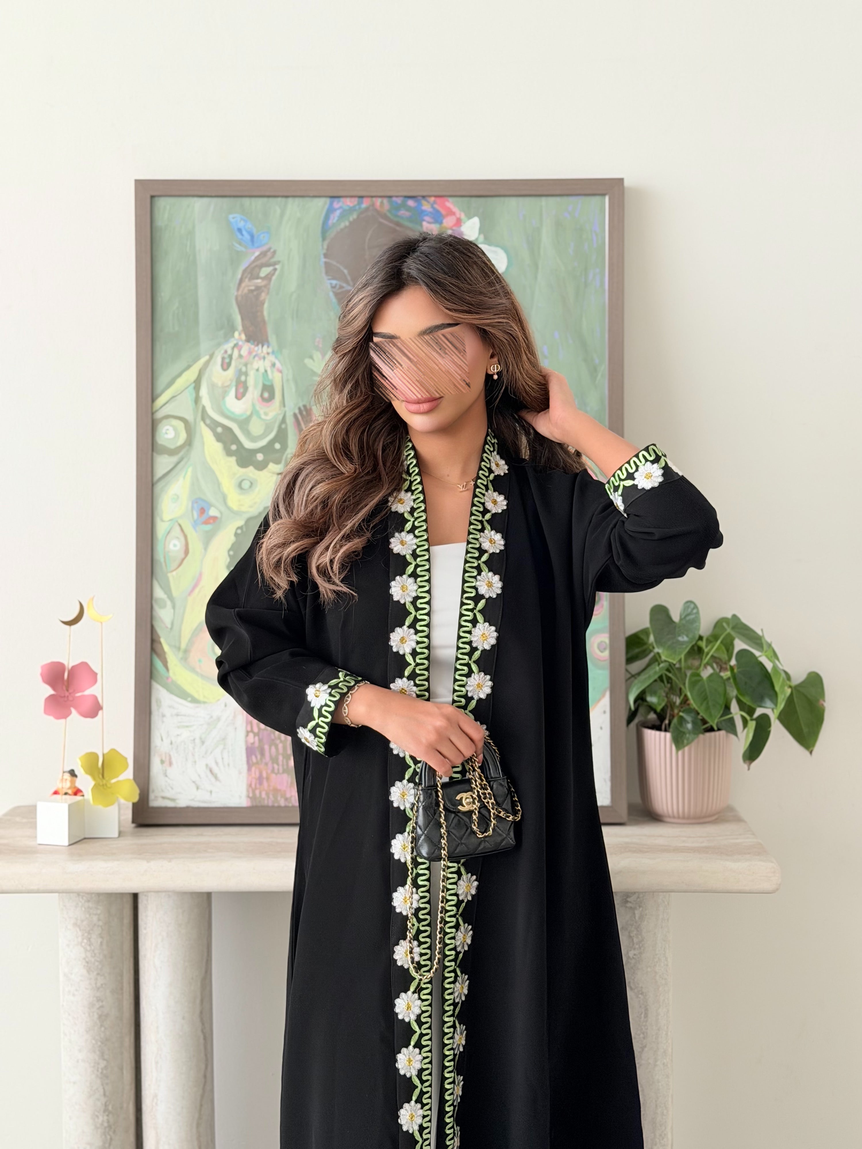 MWT791 - عباية كريب أسود مع تطريز ورود - Aya