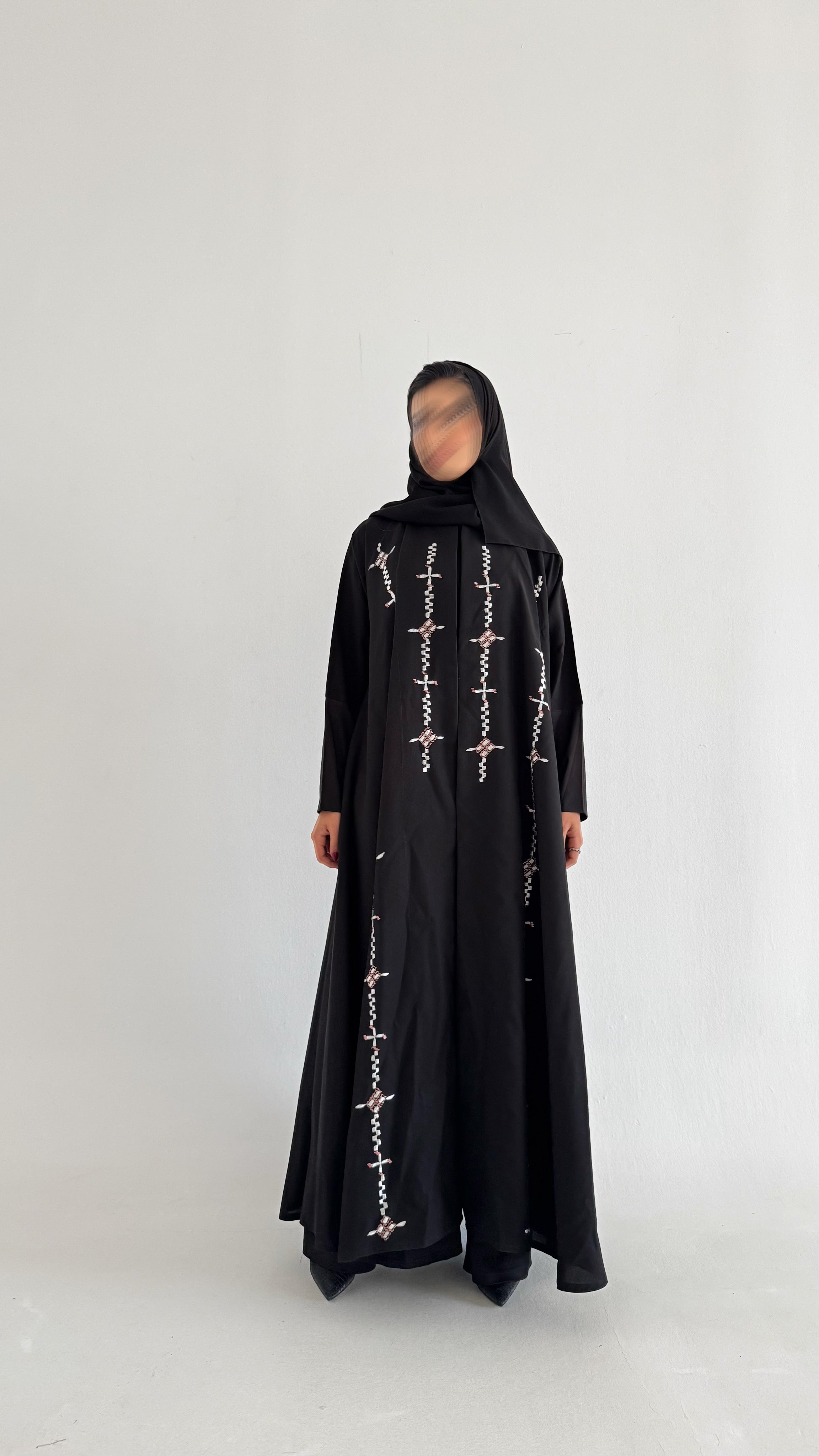 MWT640 - عباية اسود تطريز - Aya