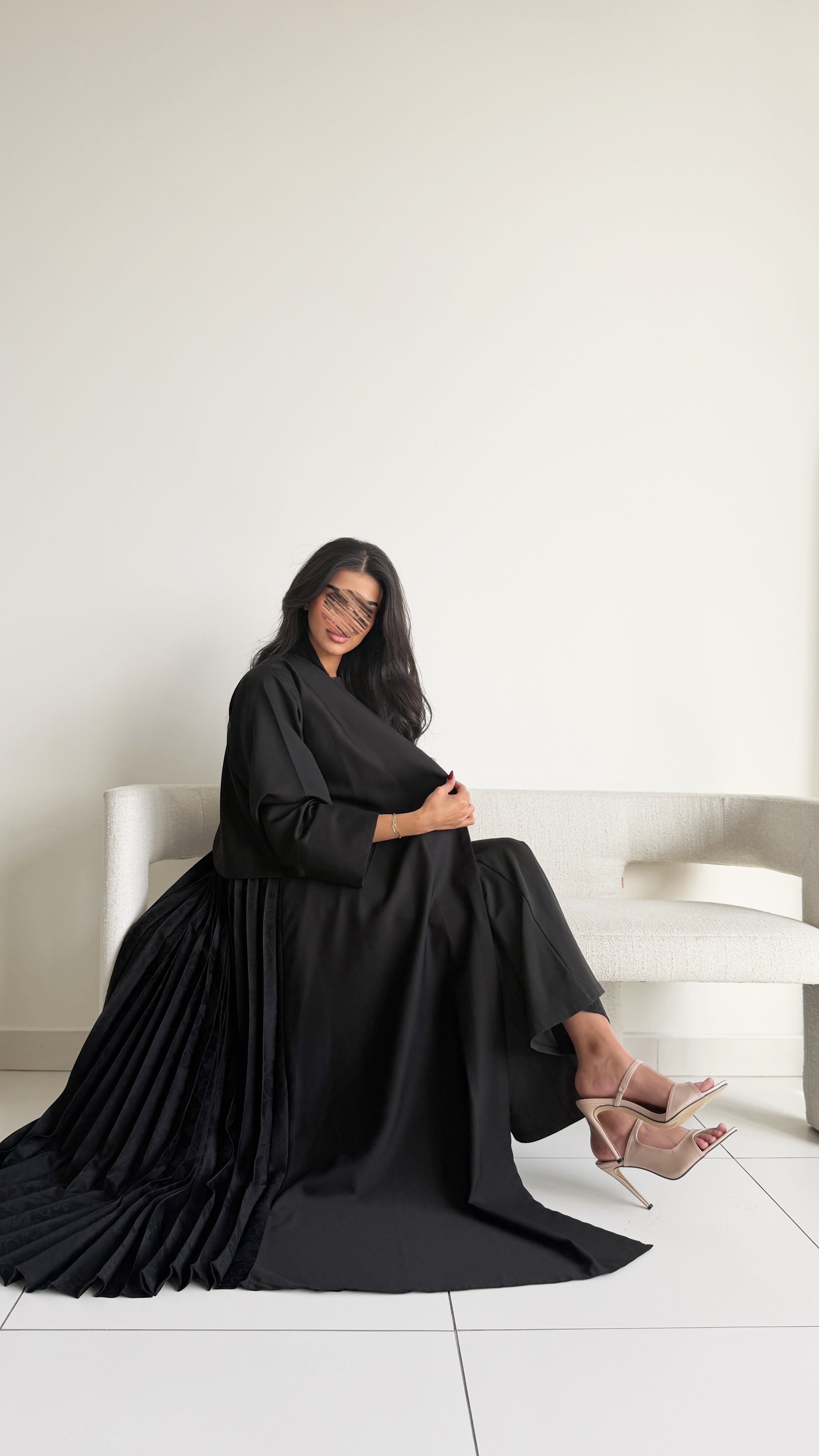 MW2072 - عباية كلوش مع اضافه تكسير بالظهر جاكار - Aya