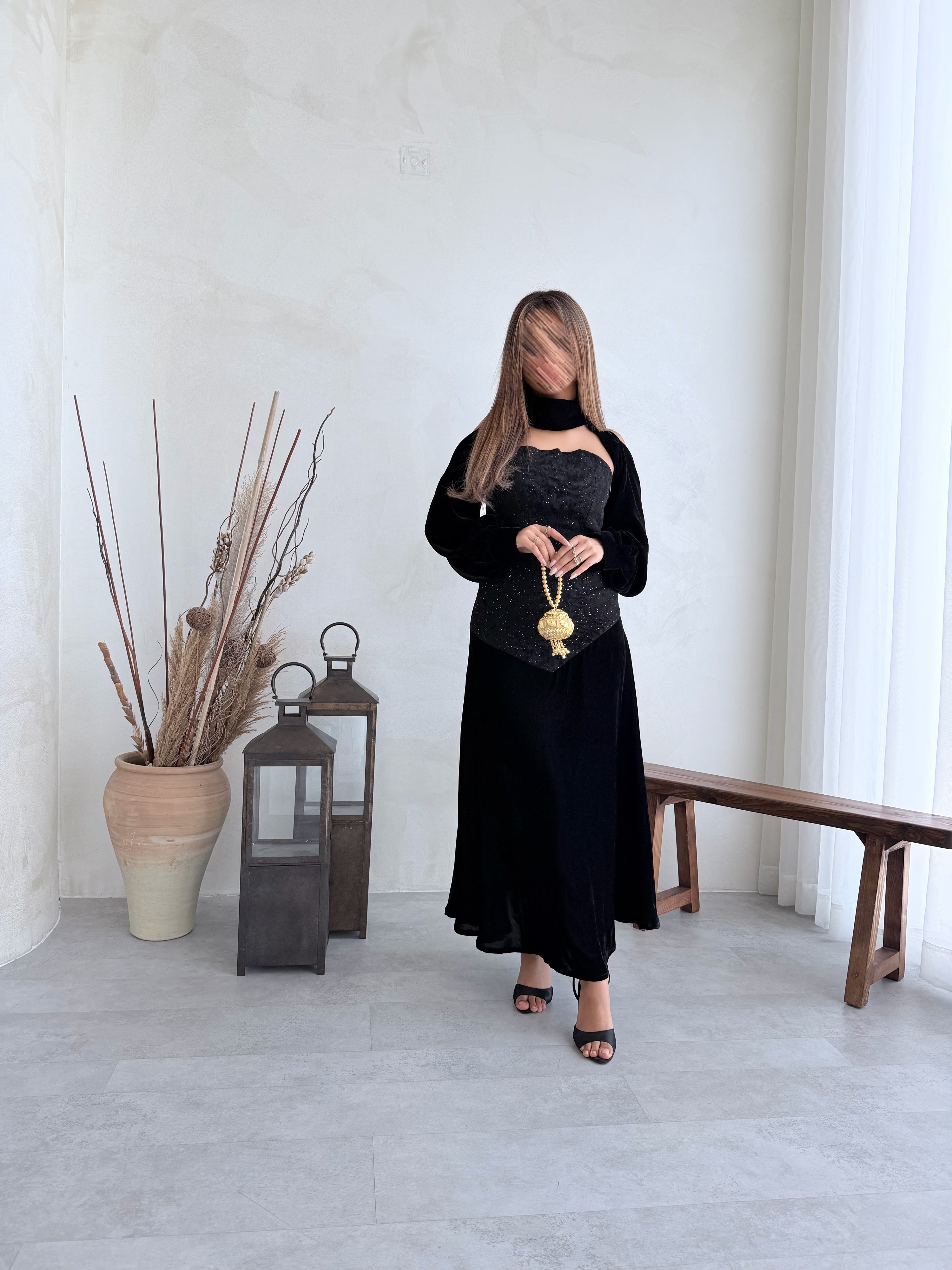 MWJ022 - جلابية اسود بقصة التوب بخامة الشيفون لامع واضافة اكمام خارجية - Aya