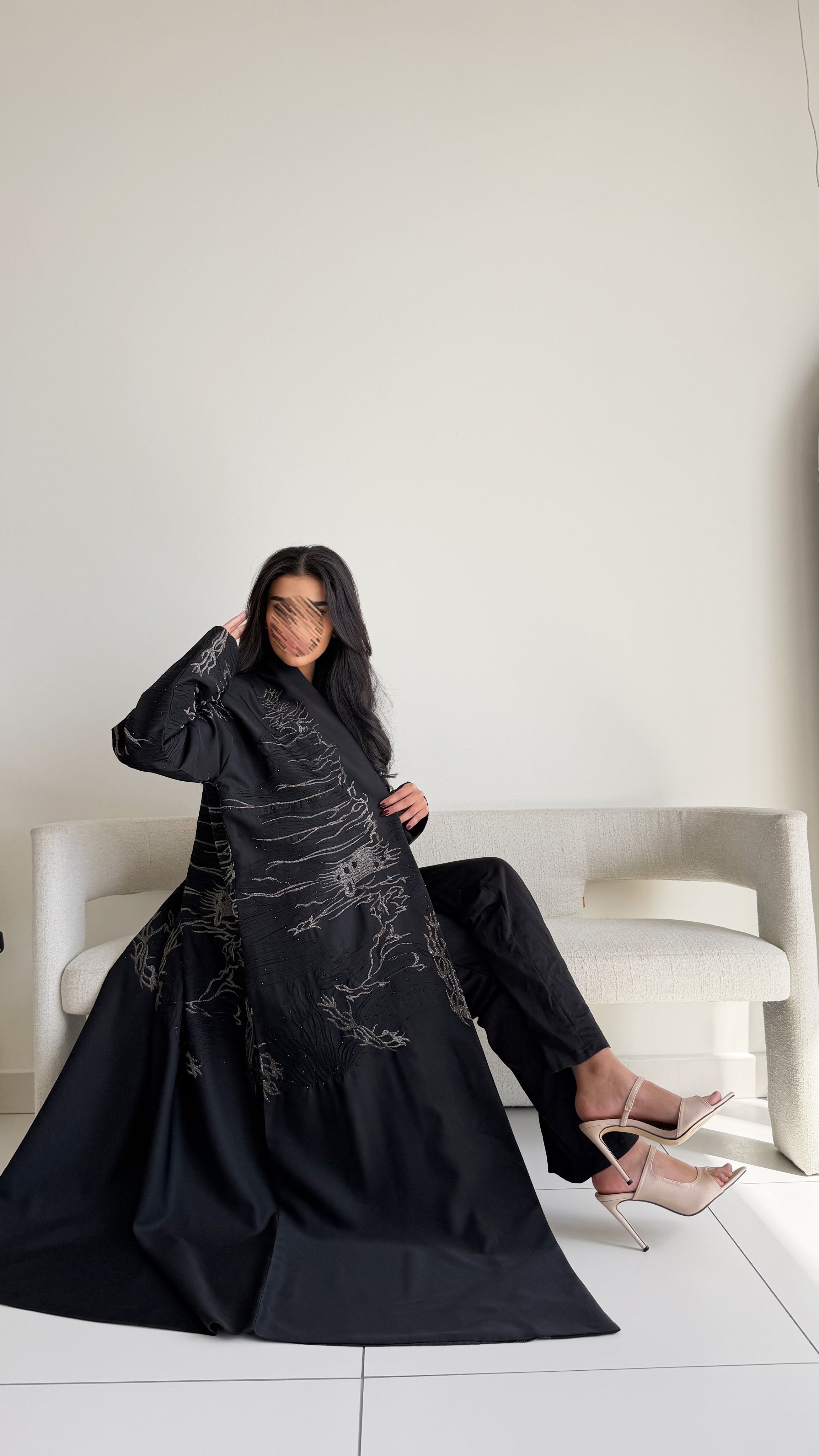 MWT1094 - عبايه اسود بتطريز واضافه لمعه - Aya
