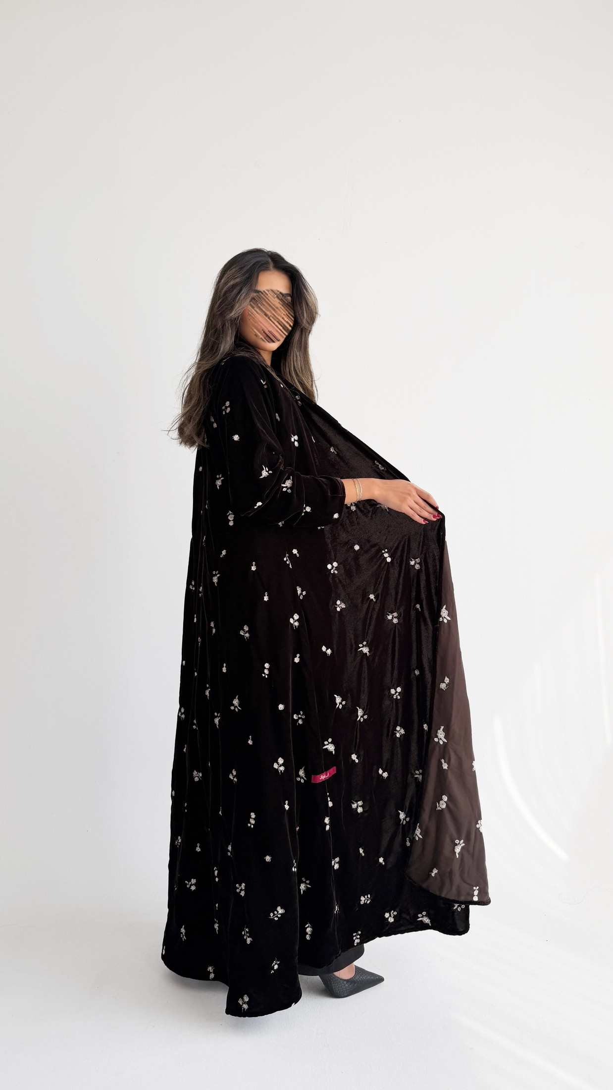 MWT869 - عبايه مخمل تطريز وردات - Aya