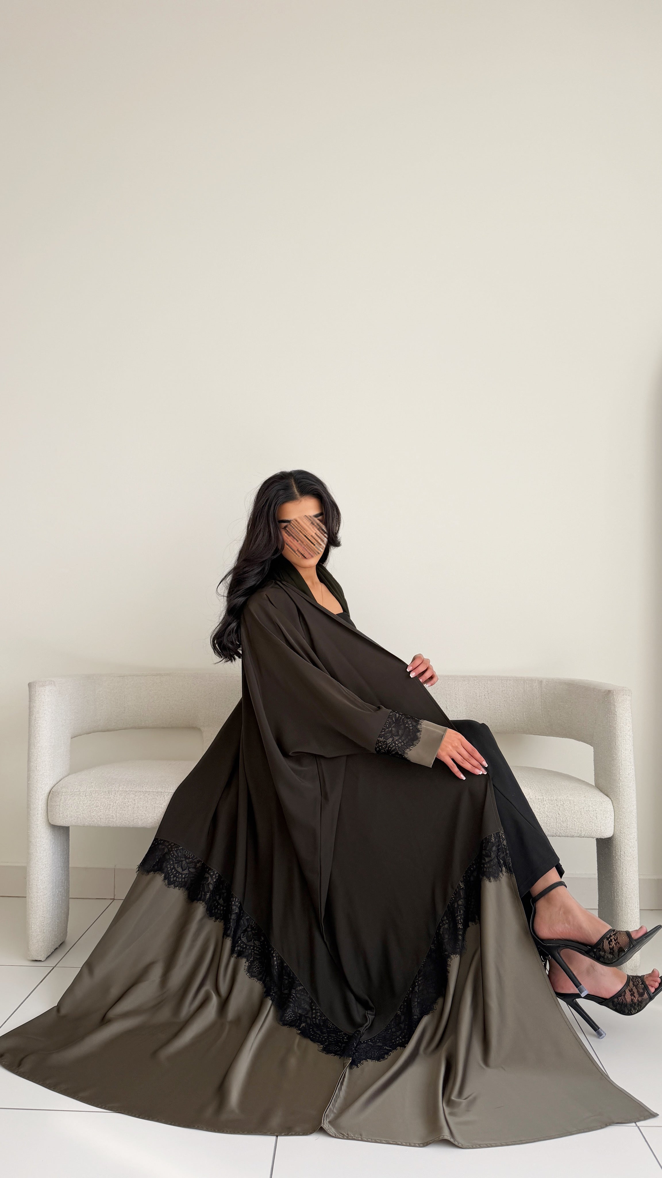 MWT2007 - عباية كريب زيتي مع دانتيل - Aya