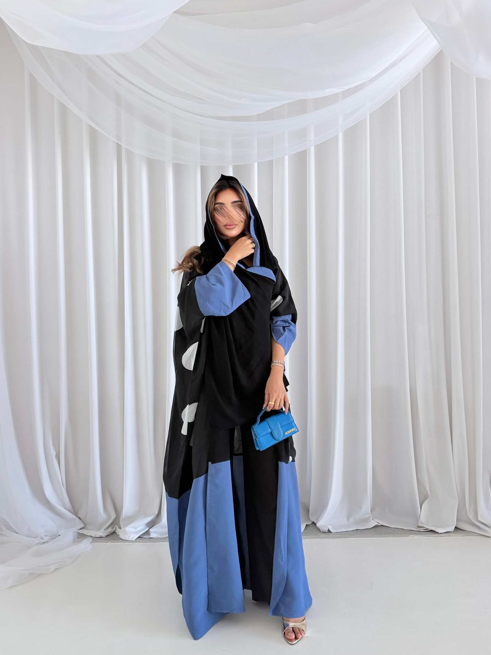 MWT5154 - عباية ترندي سوداء مع تدخيلات صيفية خفيفه