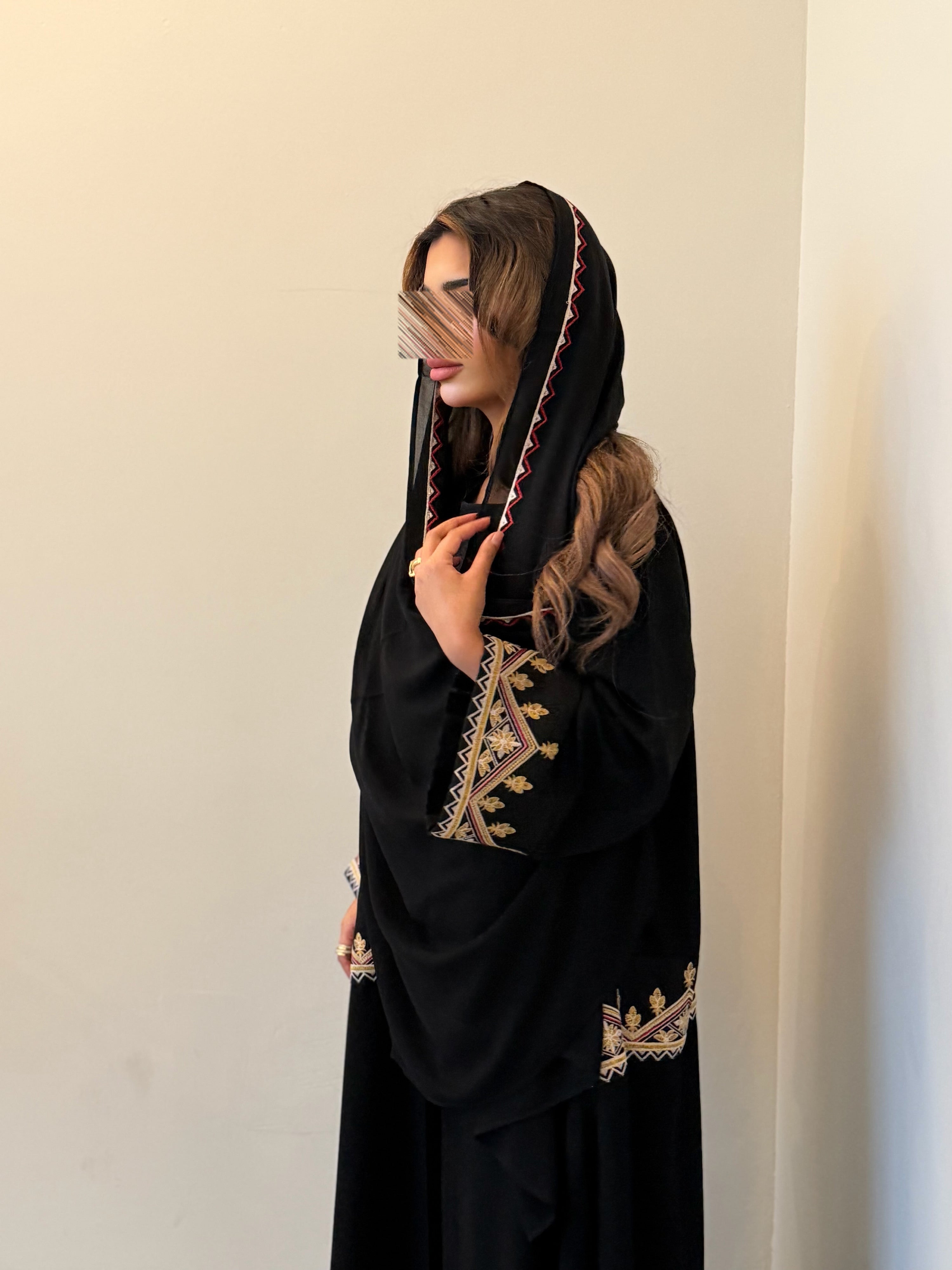 MWT5065 - قماش كريب اسود مع تطريز قصة نص بشت - Aya