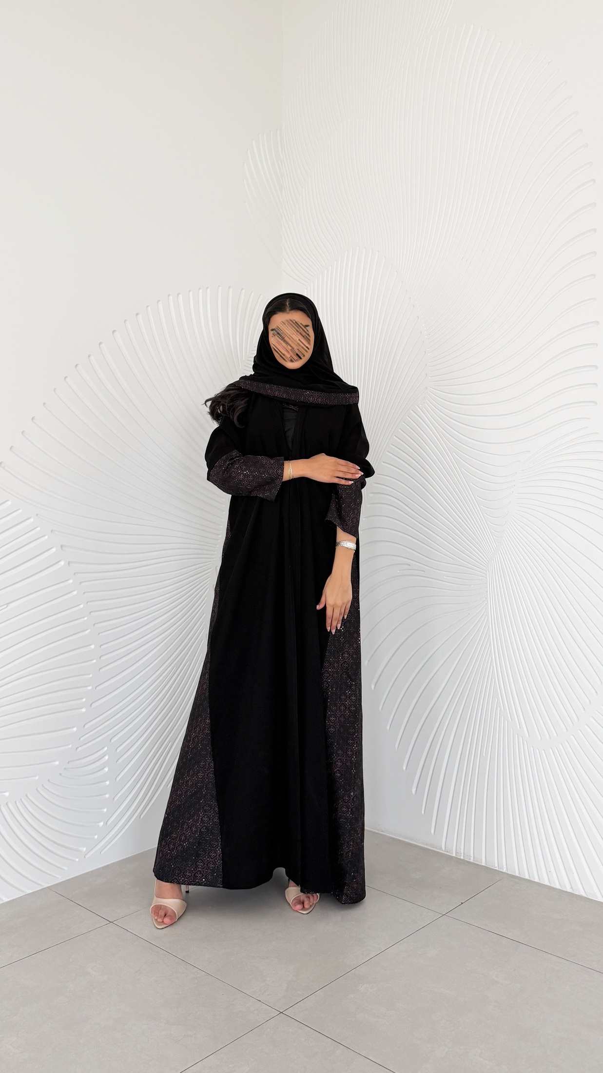 MWT2057 - عباية كريب اسود مع تدخيلة ركامة - Aya