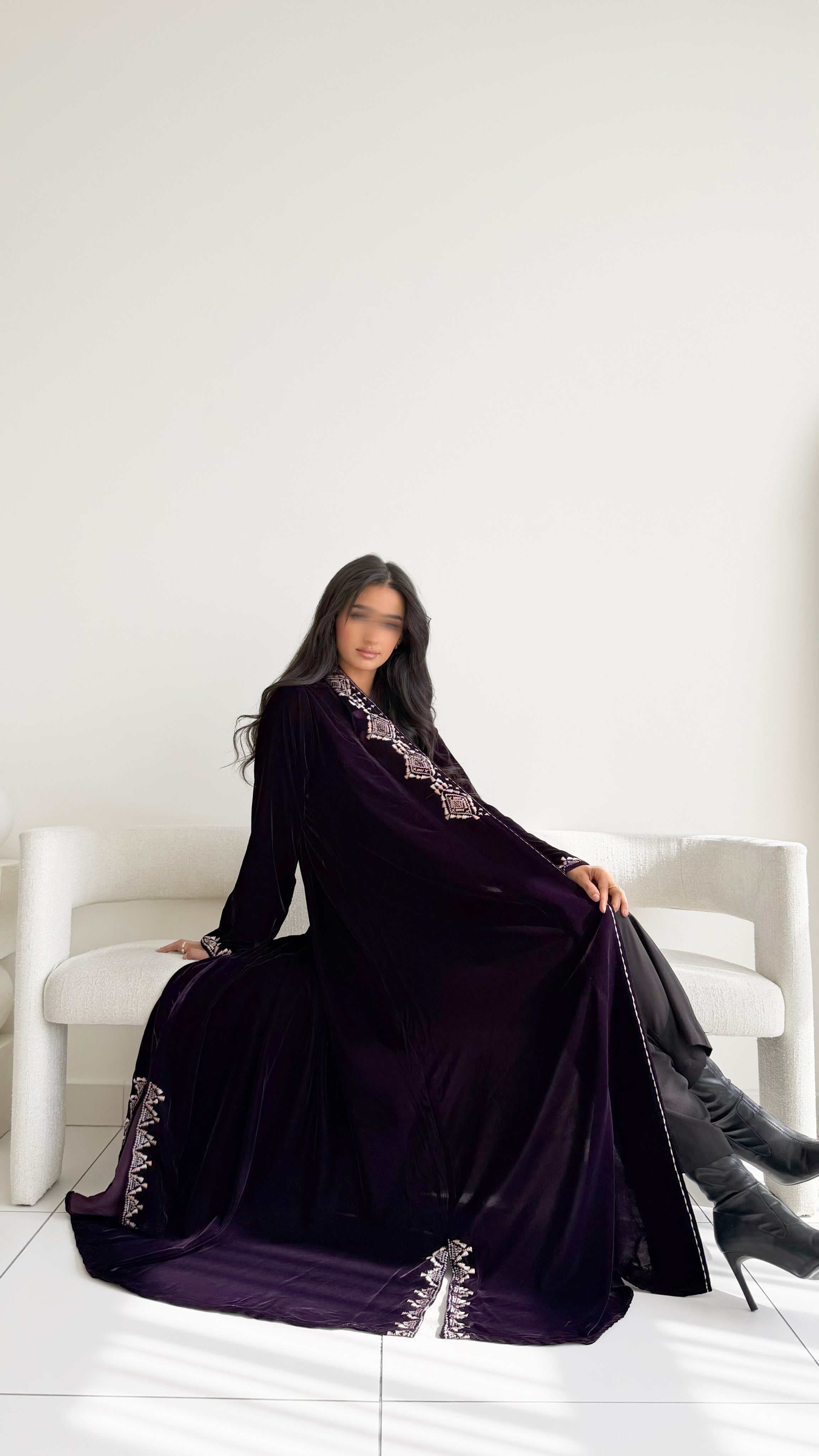 MWT685 - عباية تطريز موفي