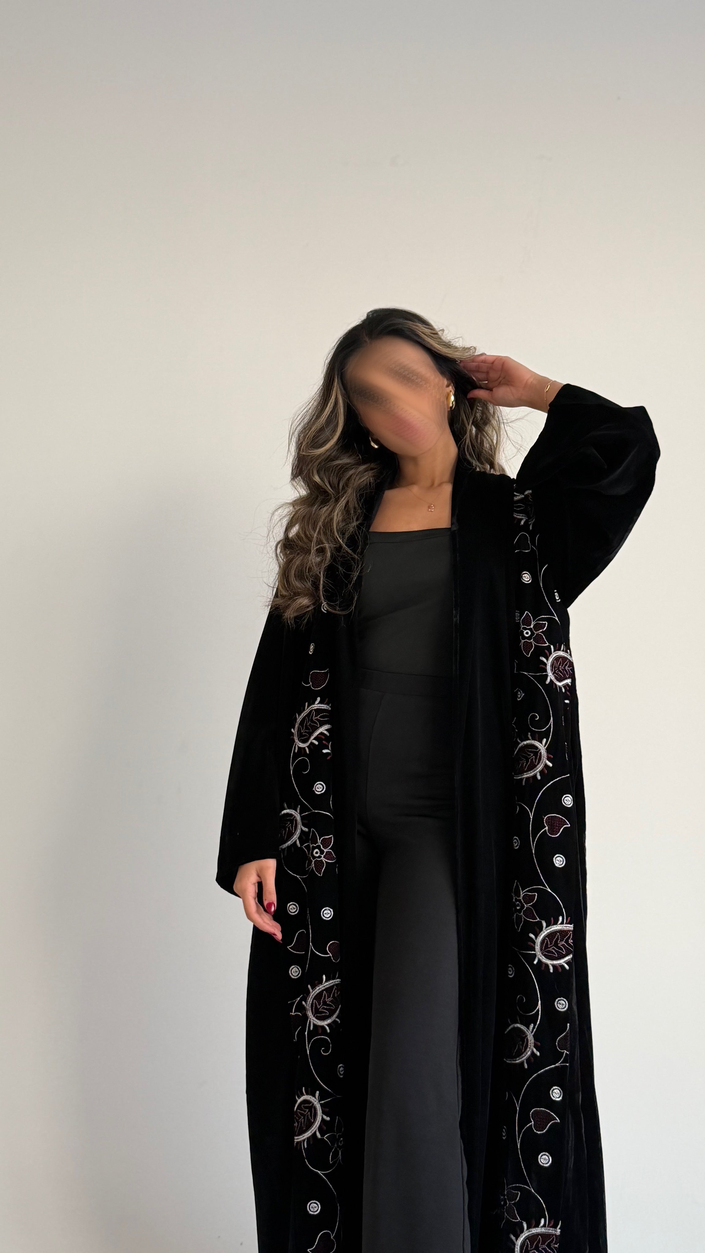 MW1802 - عباية مخمل مع اضافة تطريز كمبويتر على الجوانب - Aya