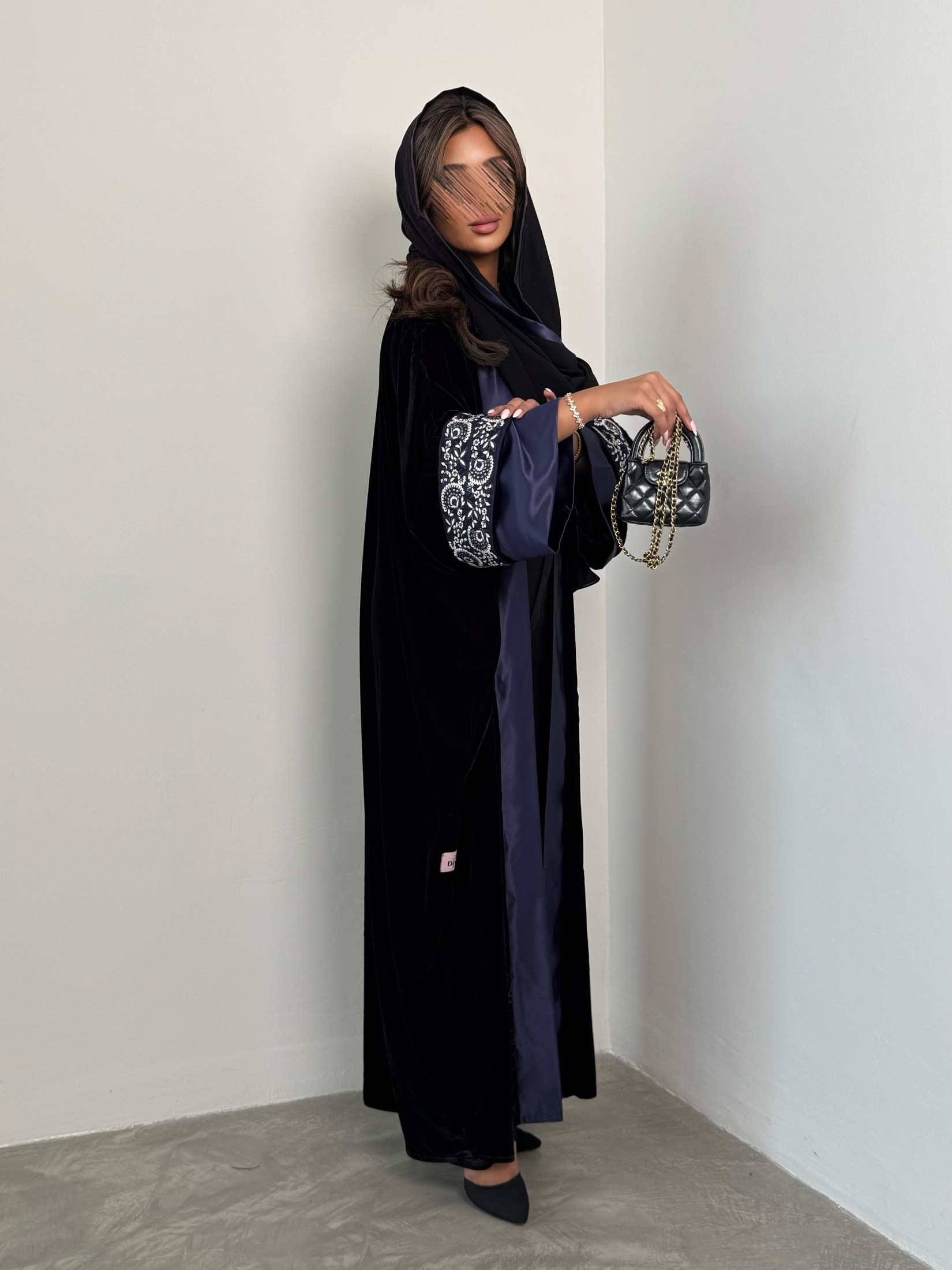 MWT671 - عباية كحلي مع تدخيلة ساتان - Aya