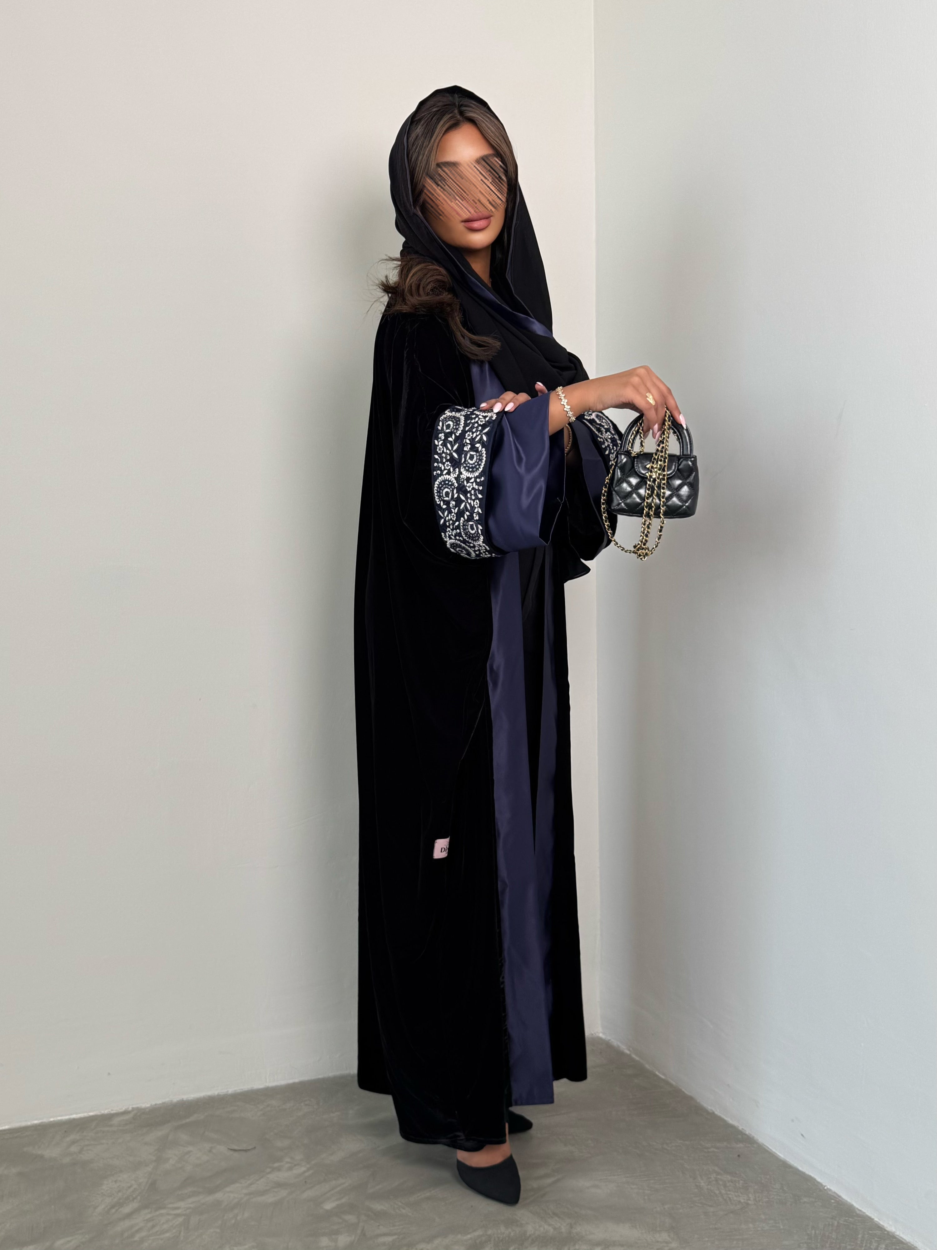 MWT671 - عباية كحلي مع تدخيلة ساتان - Aya