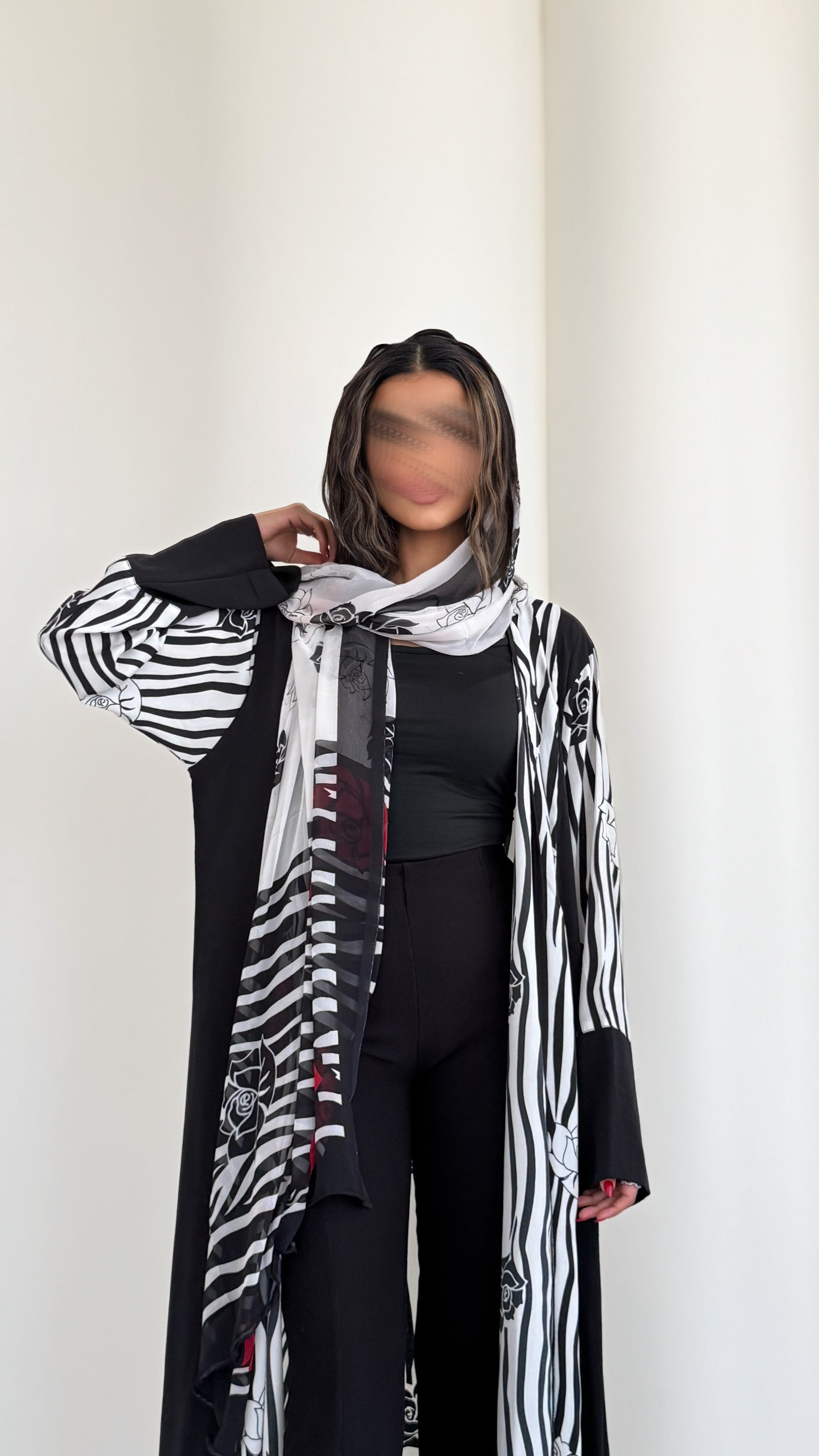 MWT340 - عباية طباعة خطوط ووردات - Aya