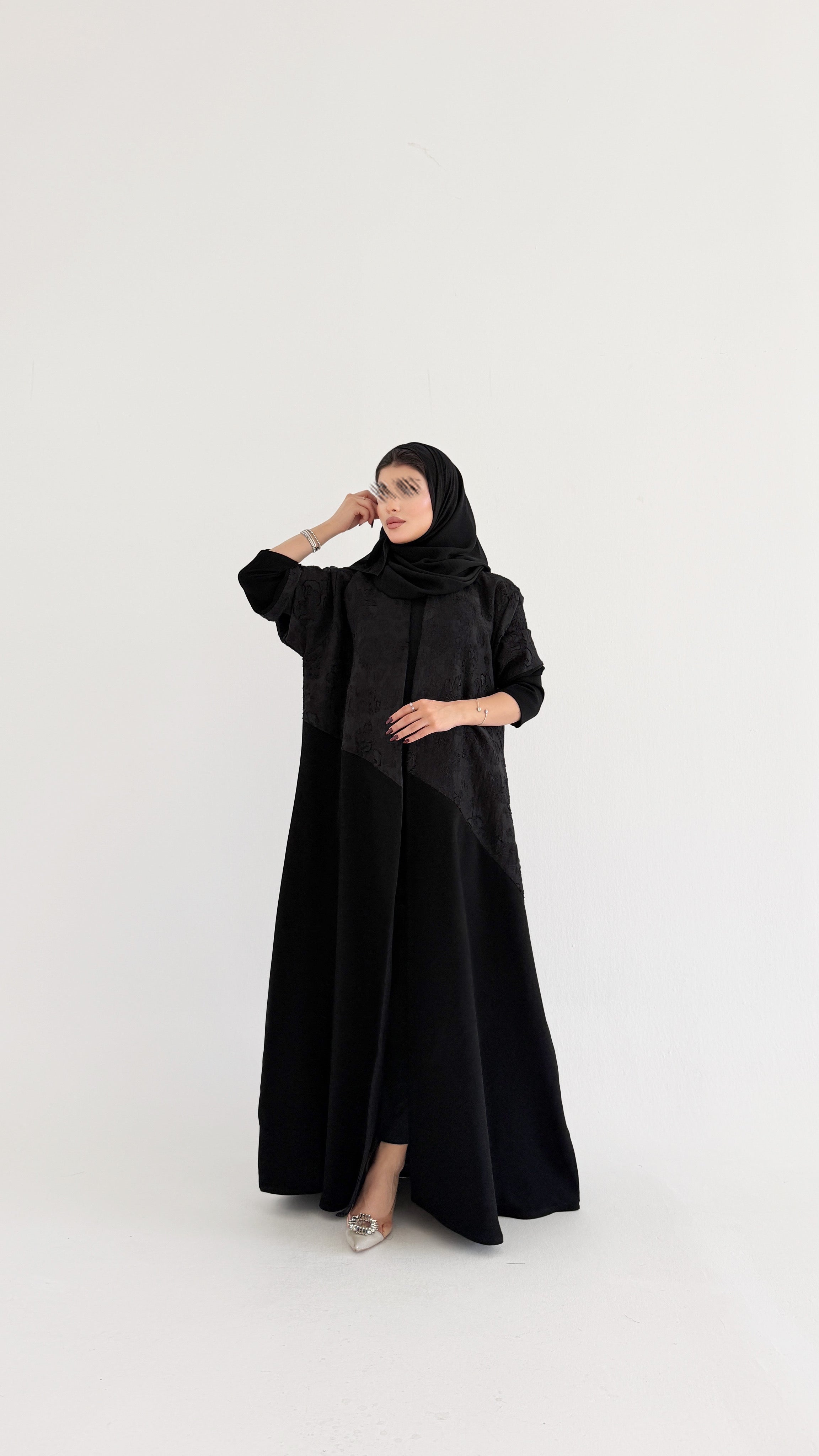 MWT1084 - عباية مع تدخيله مشجر |Abaya with floral inserts