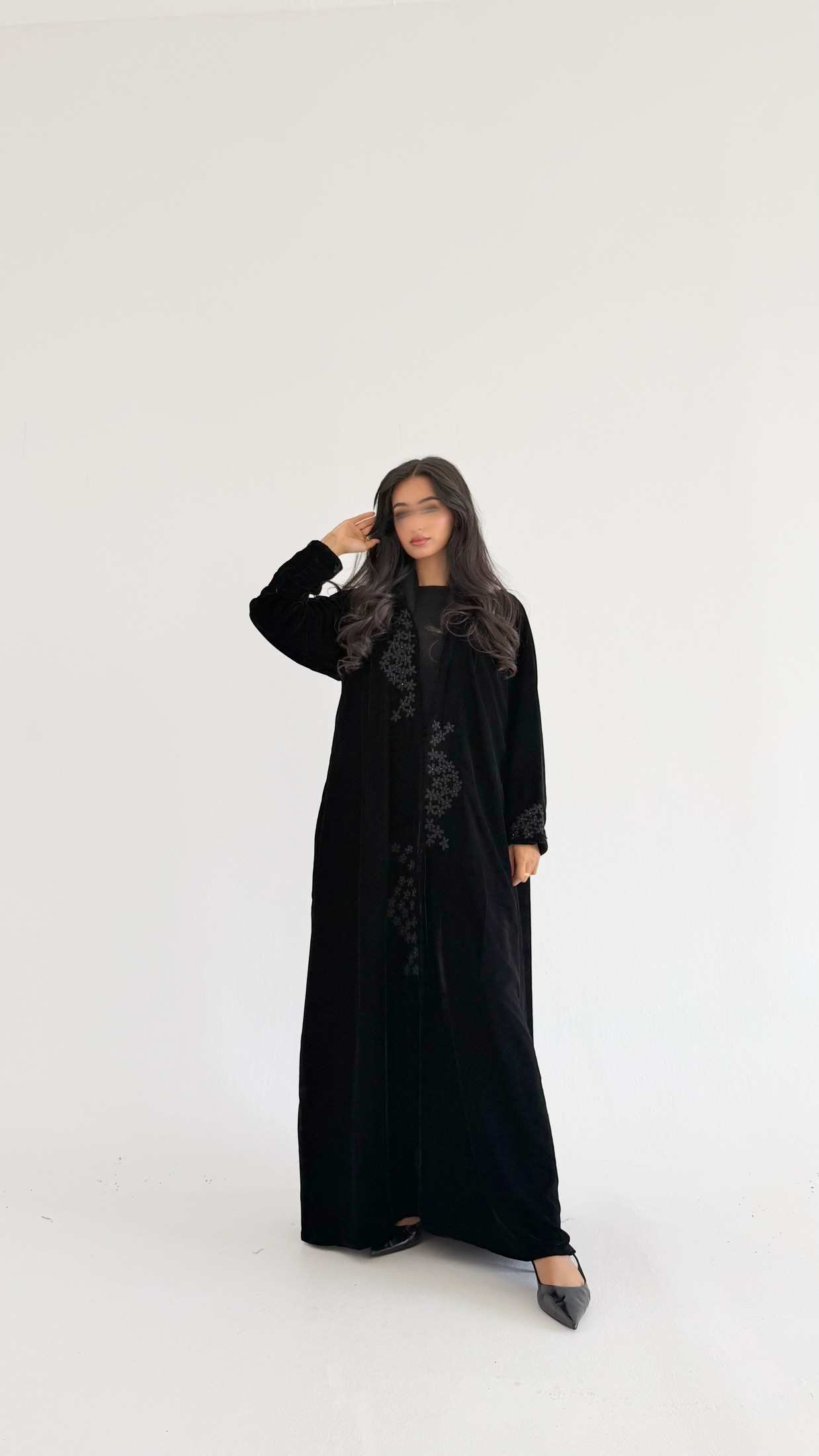 MWT727 - عباية مخمل بتطريز أسود - Aya