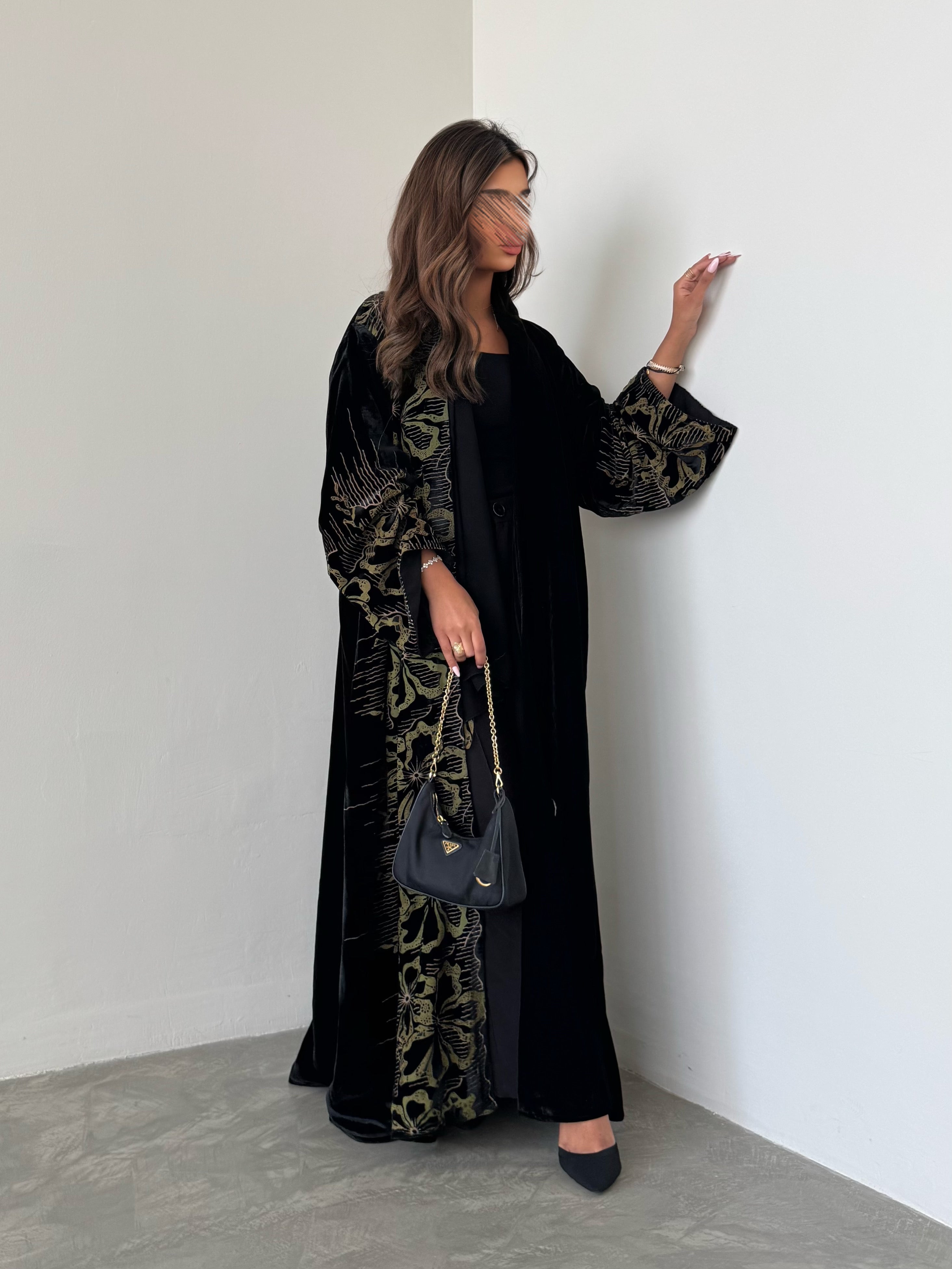 MWT555 - عباية مخمل مع شيفون طباعة - Aya