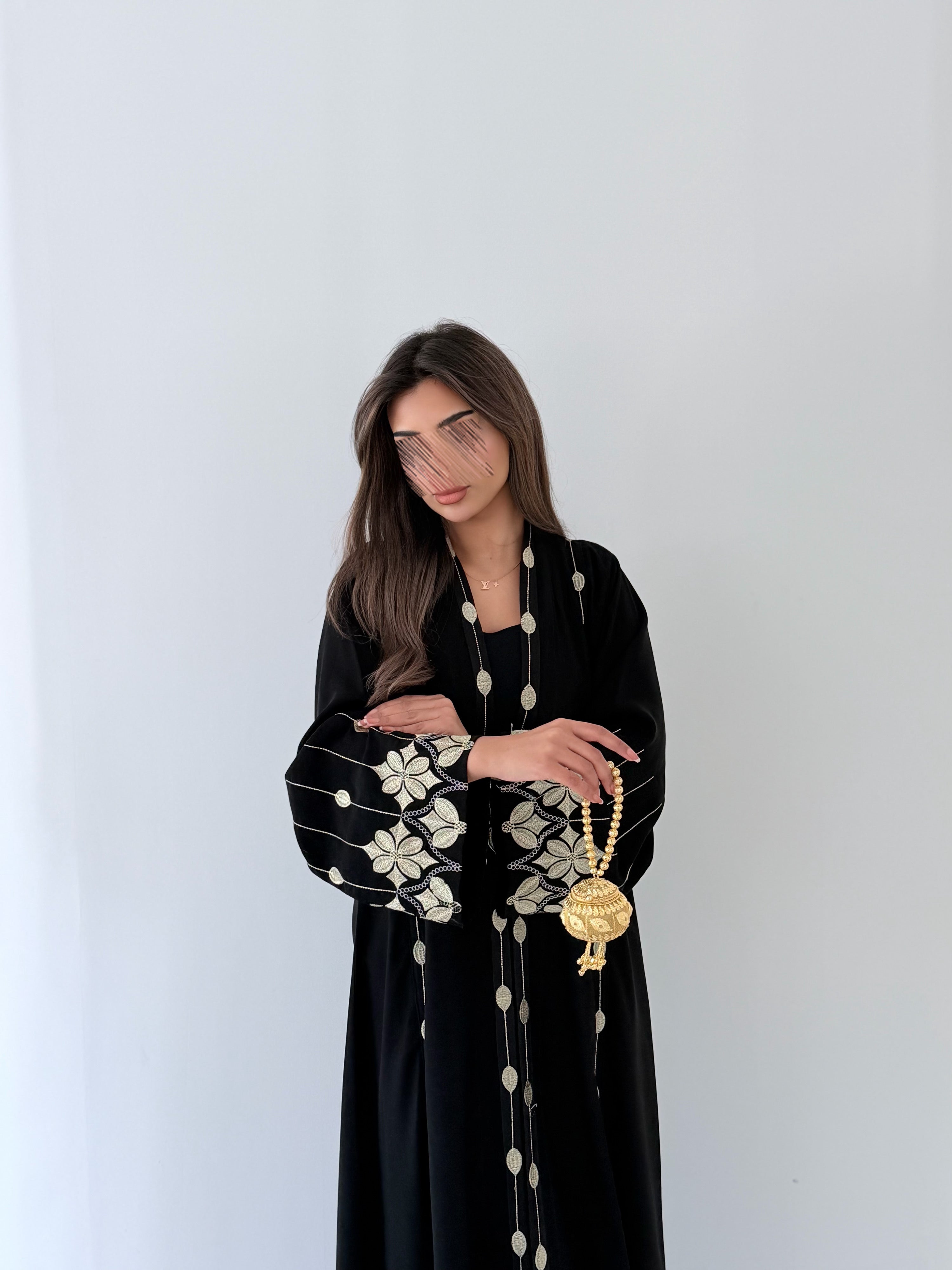 MWT5016 - قماش اسود مطرز قصة كلوش - Aya