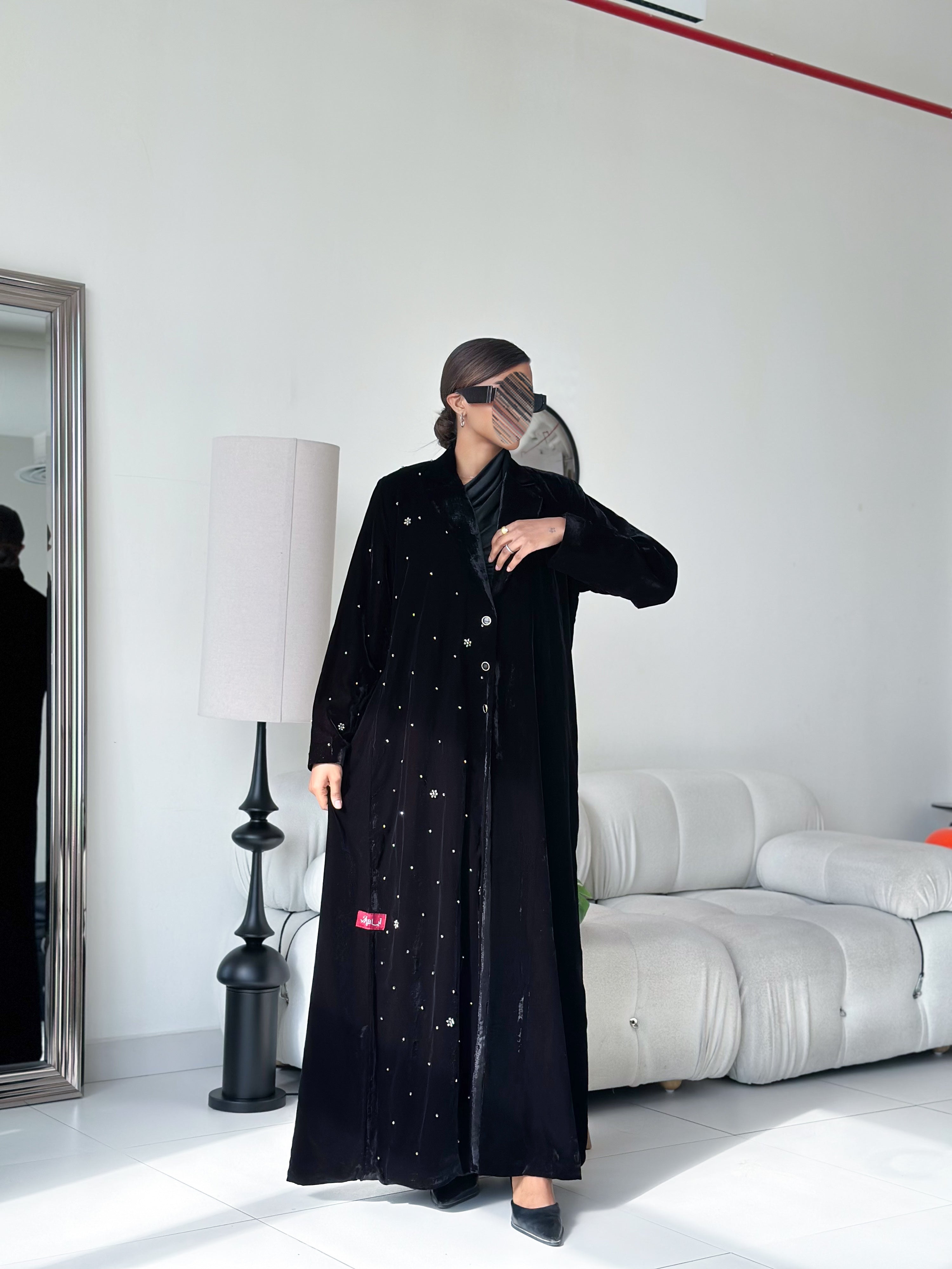 MW645 - Light Crepe Standing with Jacquard Half-Cloche