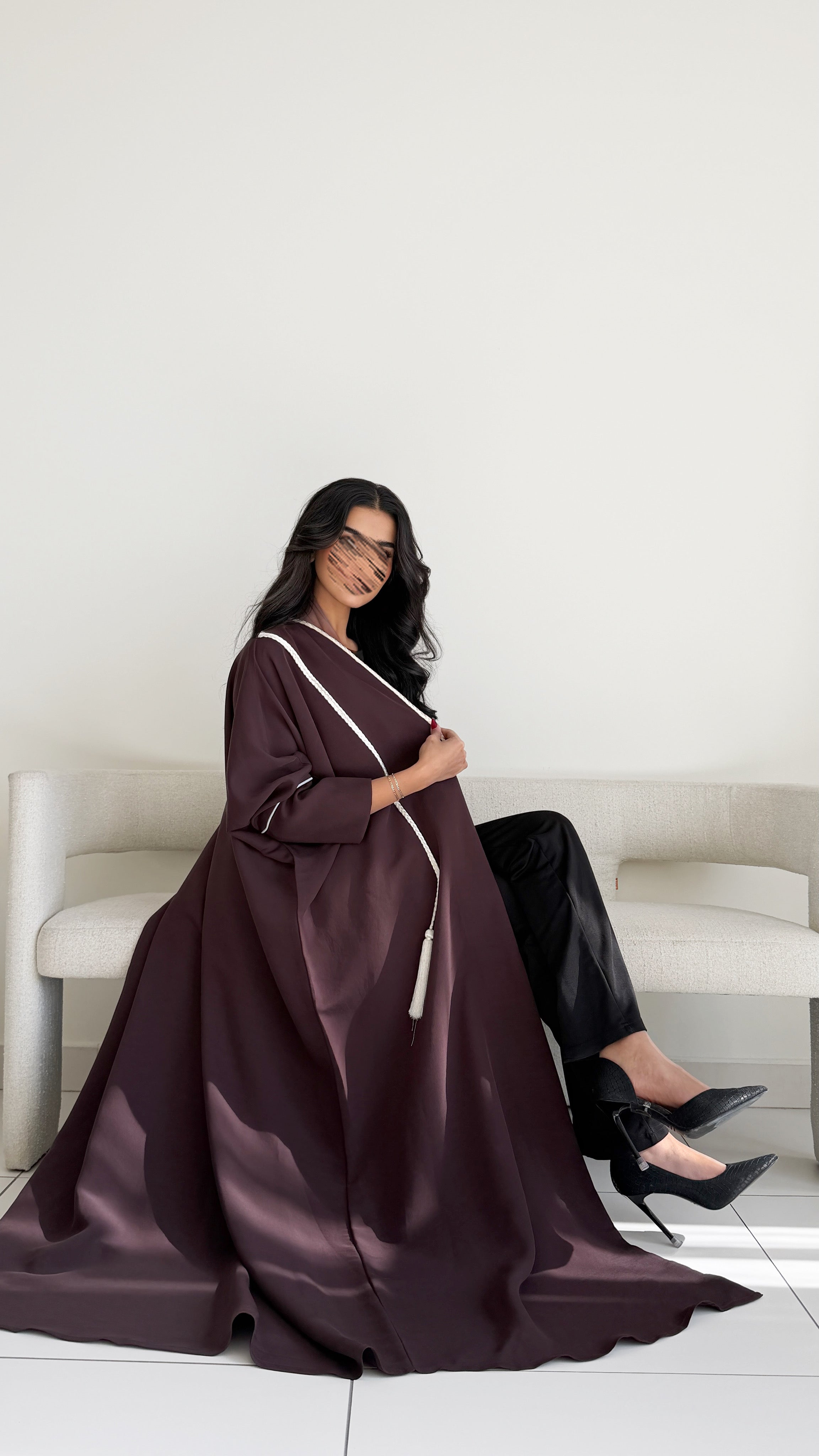 MWT1022 - عبايه كريب مع تدخيله دندوشة بيج - Aya